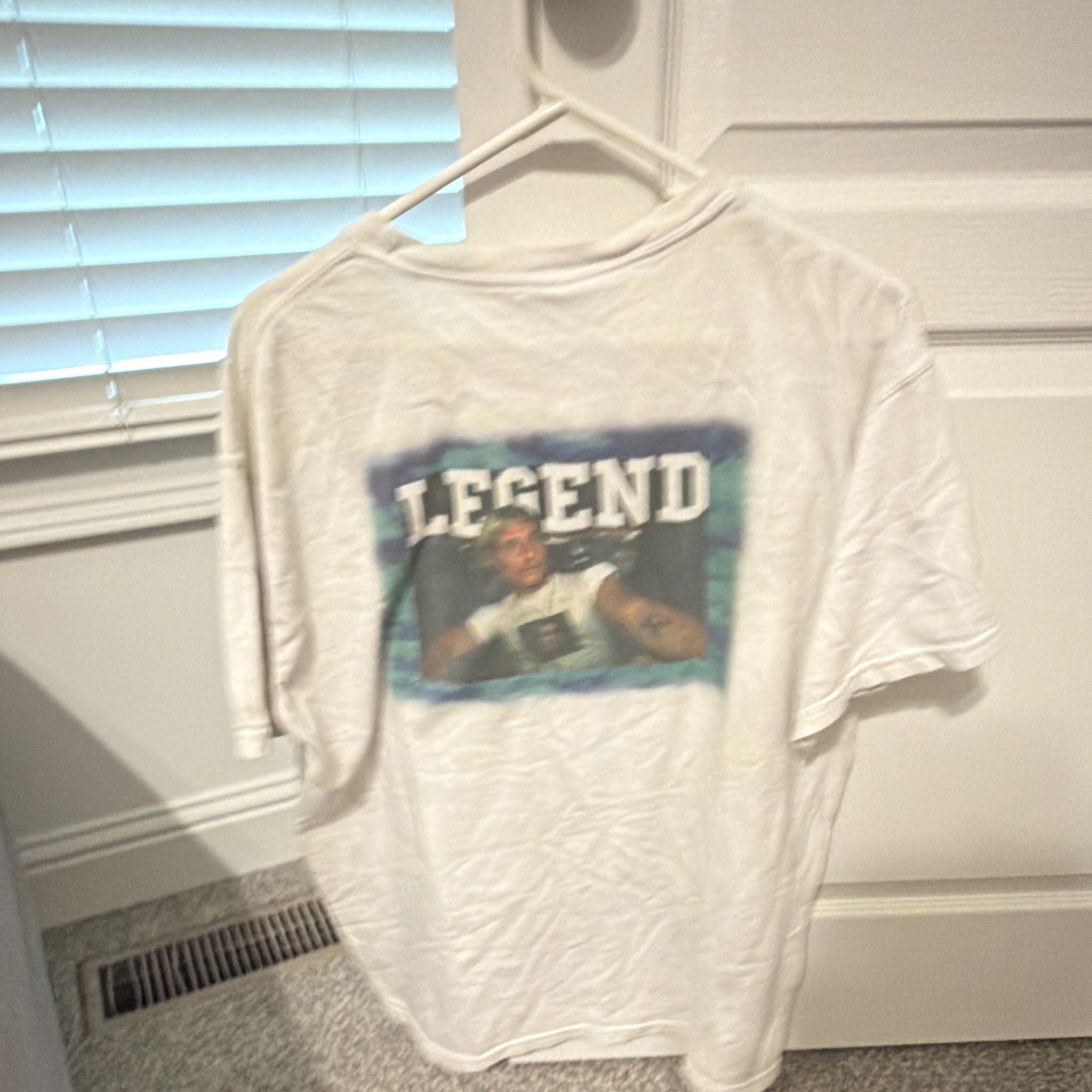 Old Row Men’s White Graphic Pocket T-Shirt Legend Crew Neck Size L