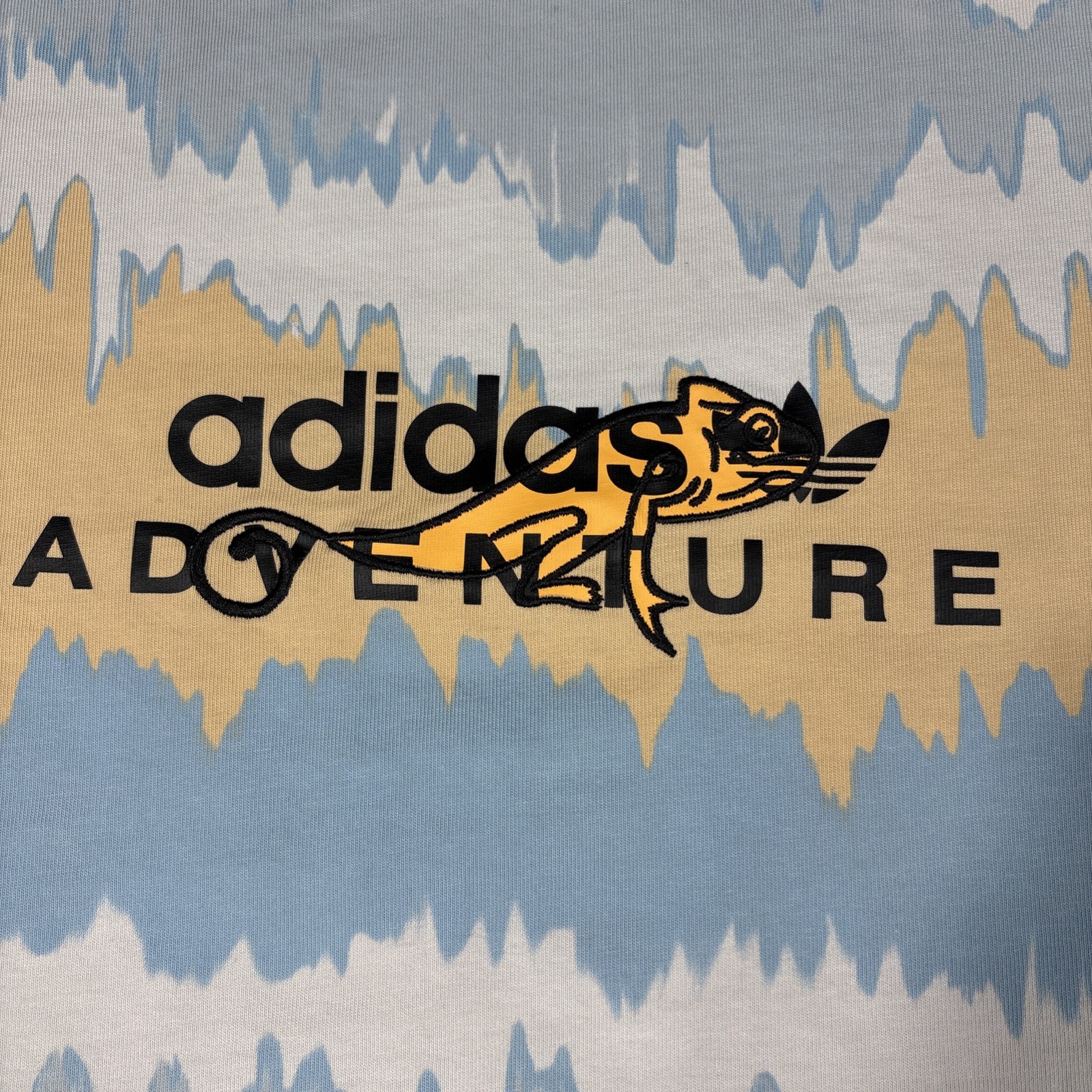 Adidas Men’s Adventure Chameleon Logo Shirt Size Large in Multi-Colors