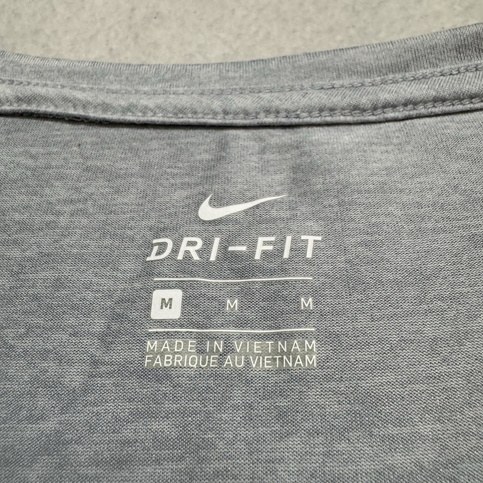 Nike Dri-FIT Women’s Scoop Neck T-Shirt Gray MEDIUM Athletic Short Sleeve Tee