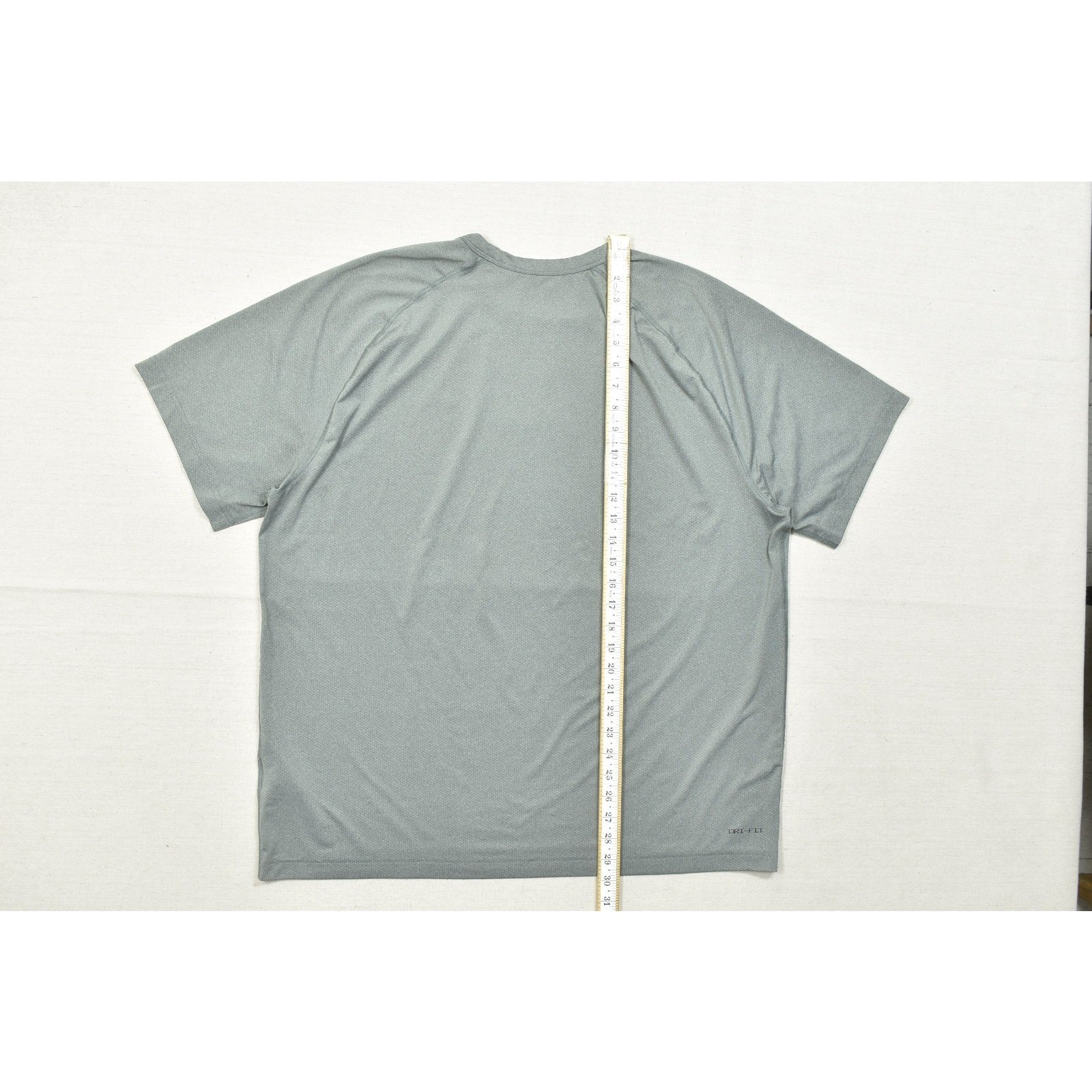 Nike Dri-Fit Men’s XL Gray Short Sleeve Training T-Shirt Activewear Performance