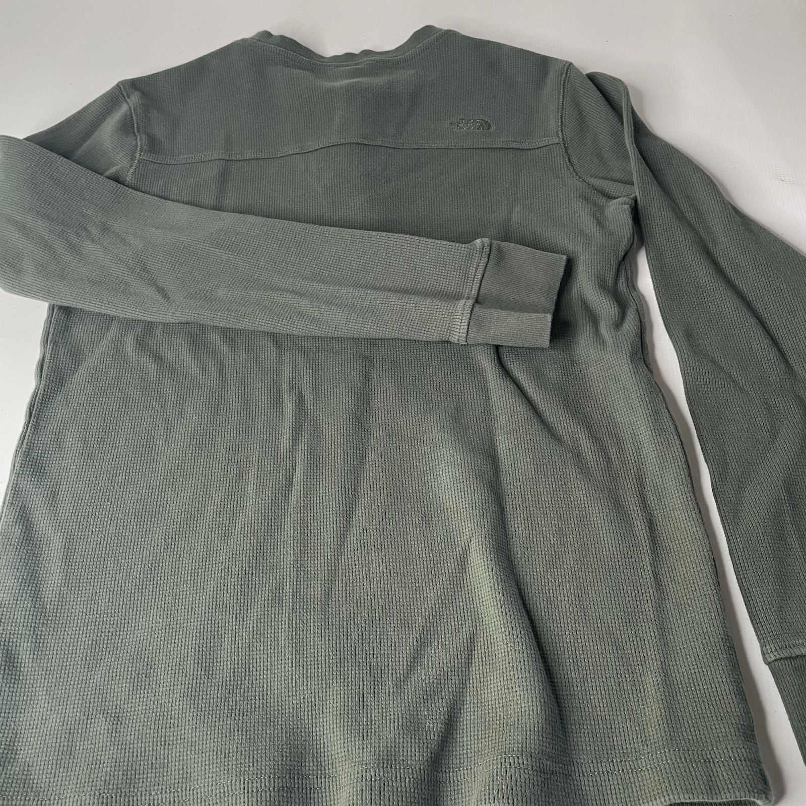 The North Face Men’s Green Solid Waffle Knit Henley Long Sleeve Tee Size S
