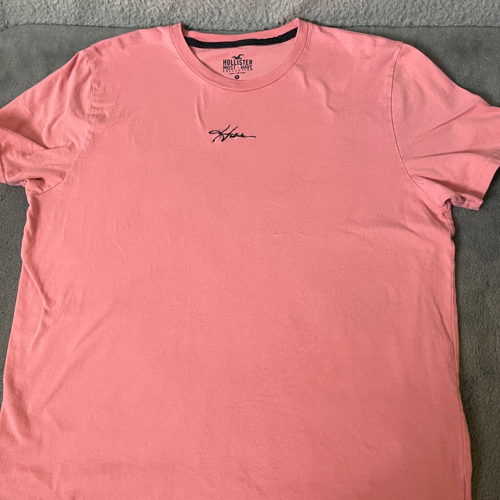 Hollister Must Have Collection TShirt Mens M Pink Coral Logo Text Short Sleeves