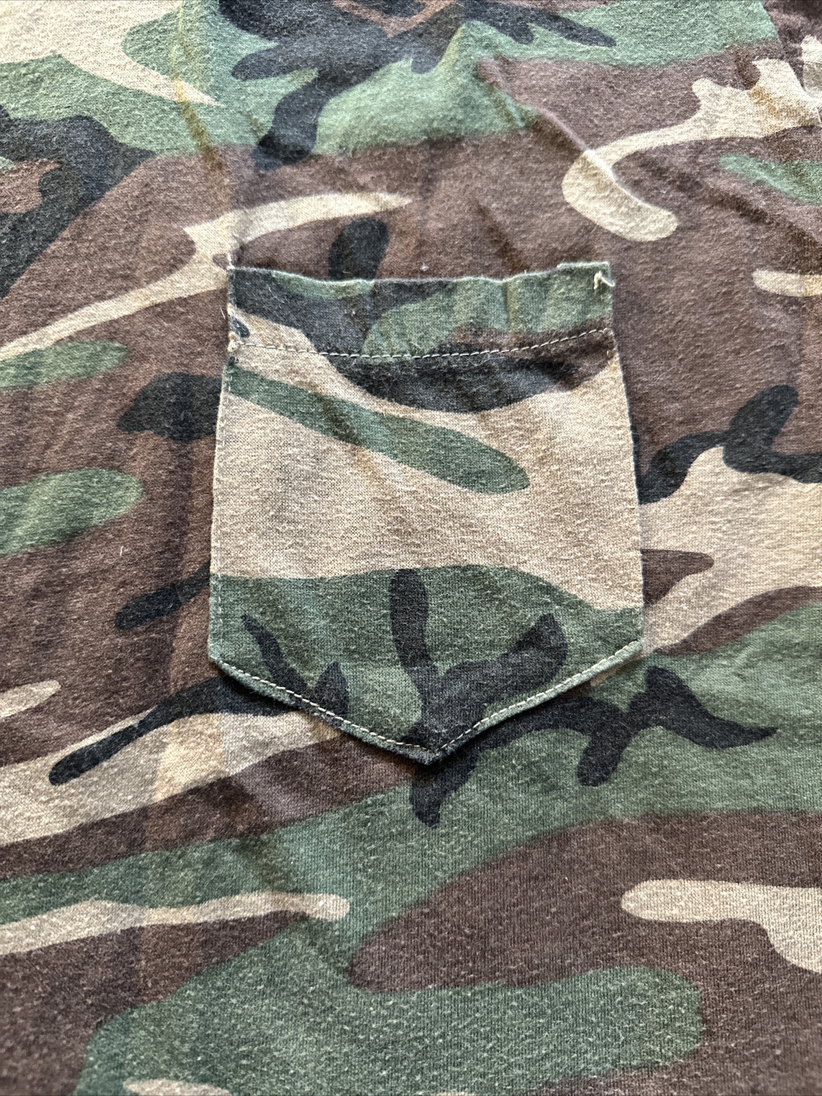Vintage Woodland L 42-44 Camo 50/50 T-Shirt 1980s Single-Stitch Pocket Tee USA