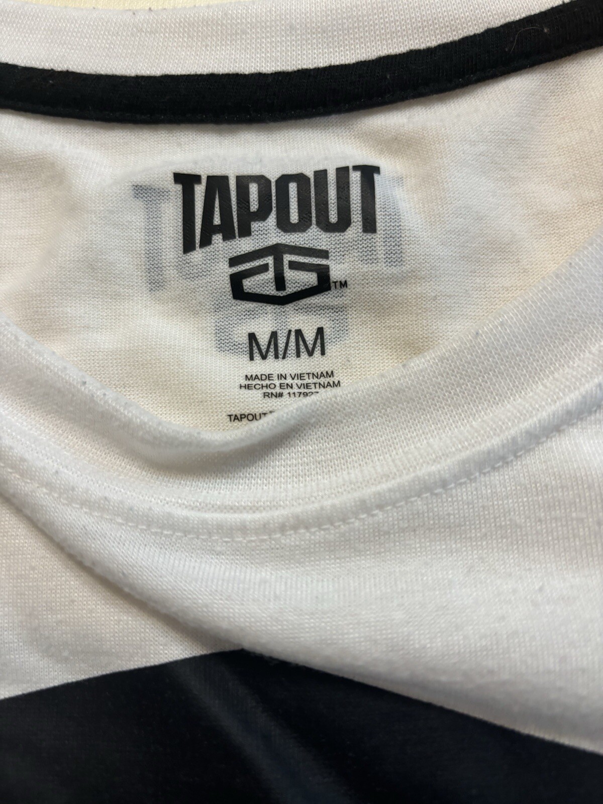 TAPOUT Mens Size M 100% Polyester T-Shirt Size Medium Crew Neck EUC