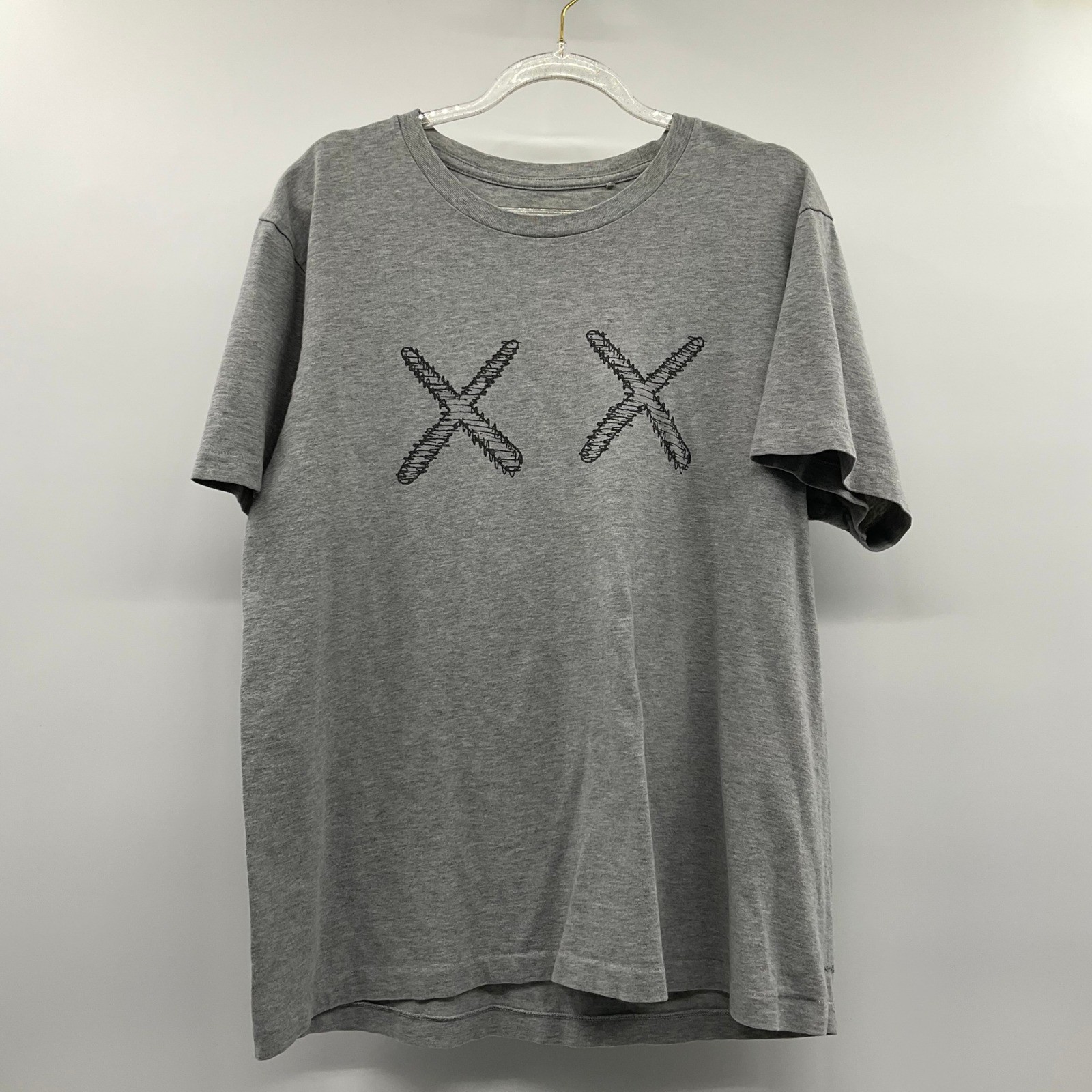 Uniqlo KAWS T-Shirt XX Graphic Gray Medium Streetwear Hypebeast Art Pop Art