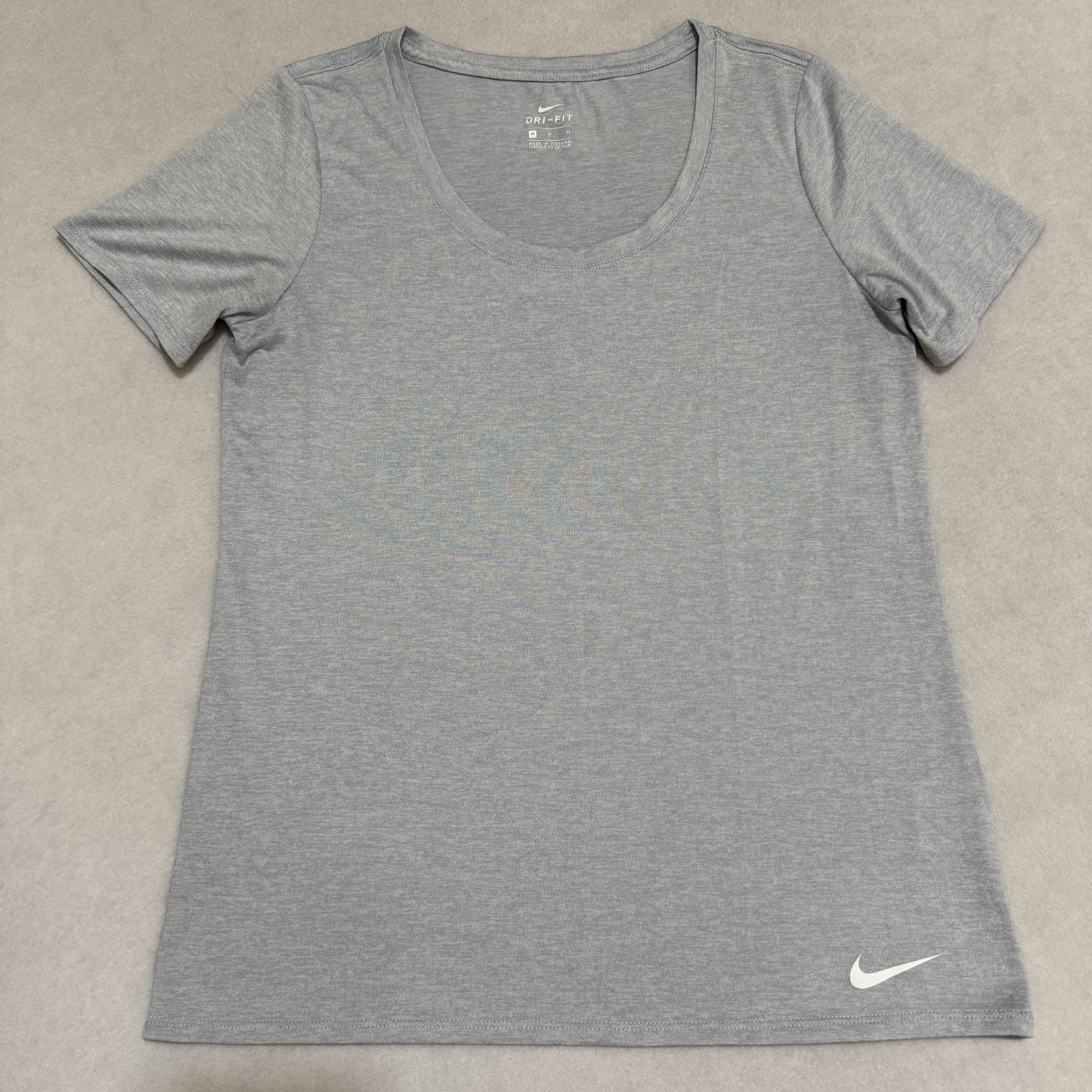 Nike Dri-FIT Women’s Scoop Neck T-Shirt Gray MEDIUM Athletic Short Sleeve Tee
