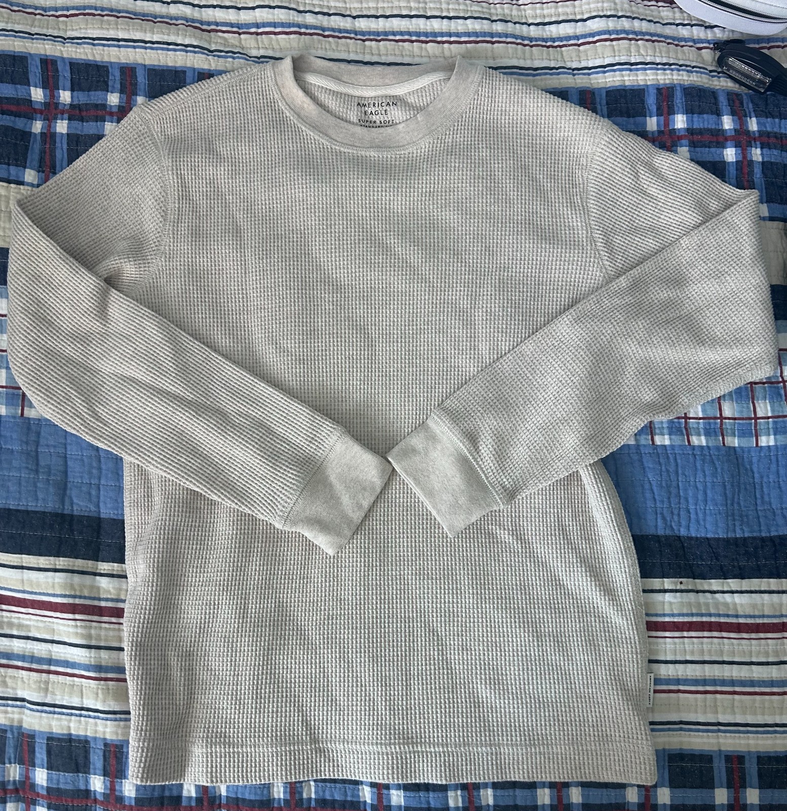 AE long-sleeve thermal, Mens XS Standard Fit, Beige, Never Worn