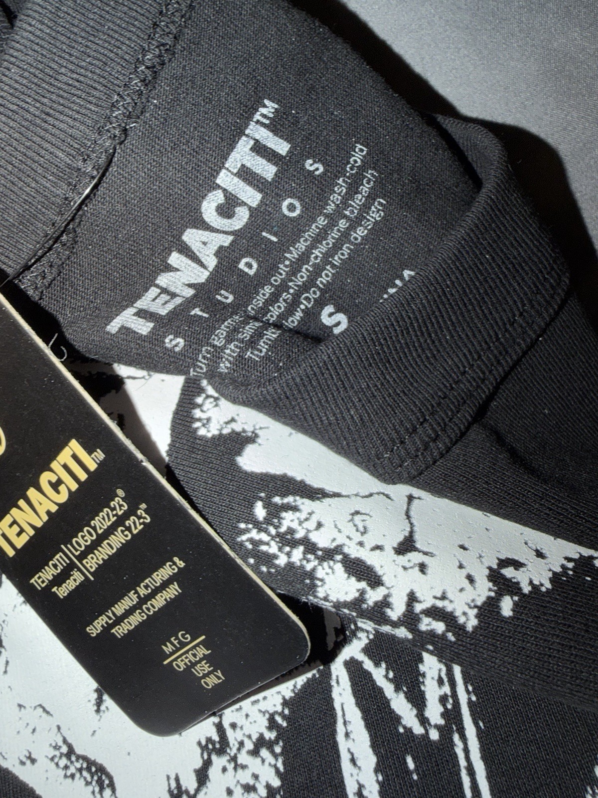 Tenaciti Men’s Size Small T Shirt No Sleeves