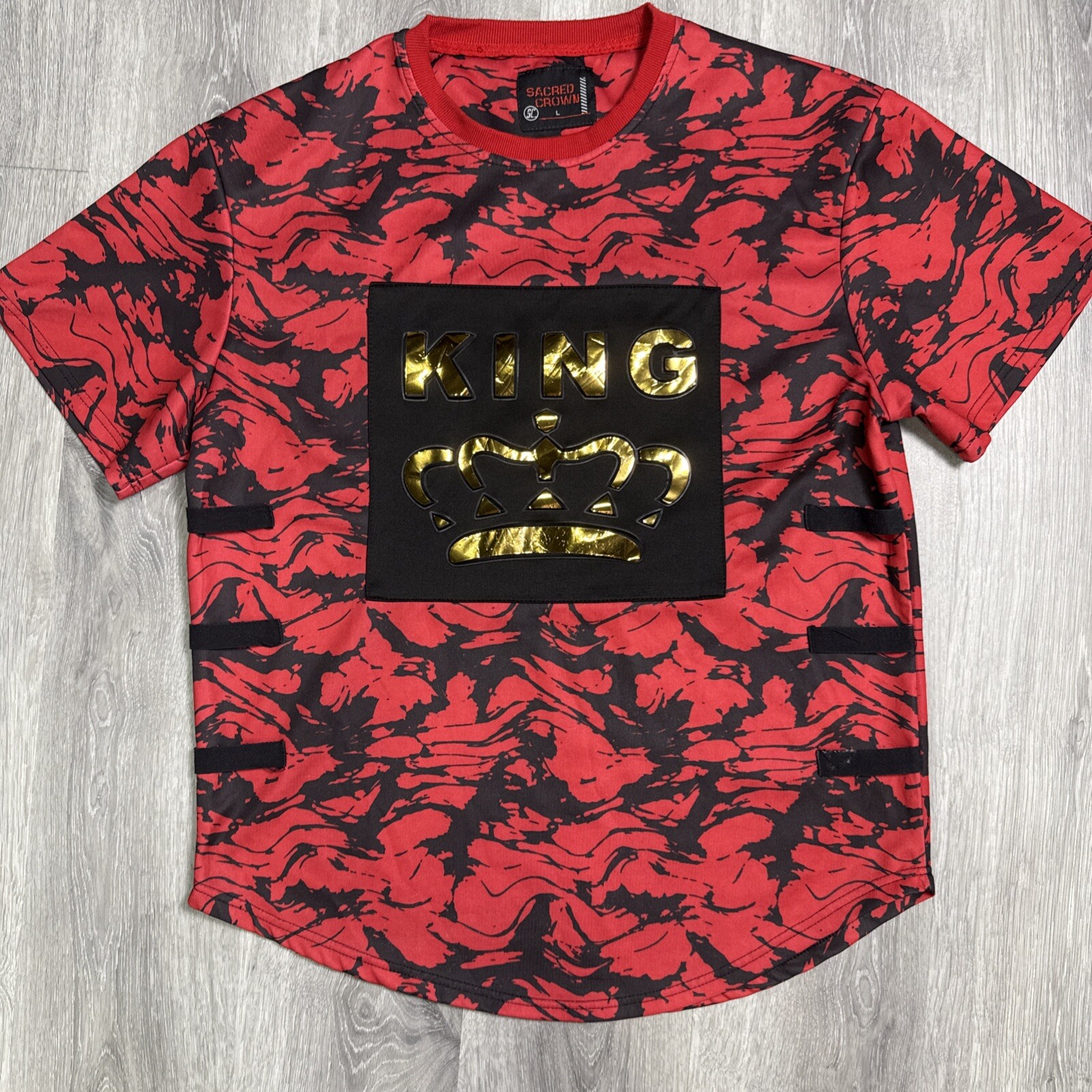 Sacred Crown King T Shirt Size Large Red Gold Metallic Graphic Short Sleeve