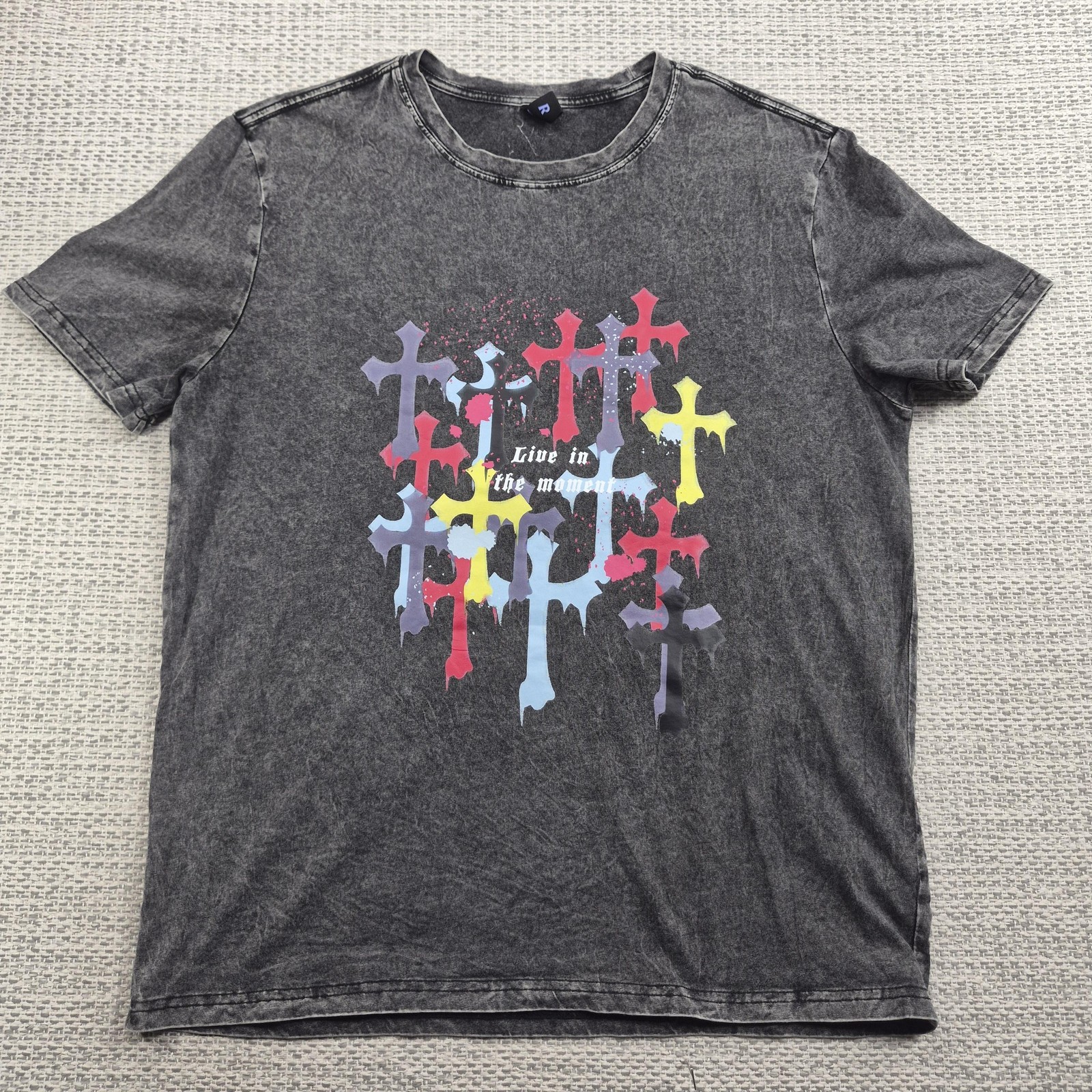ROMWE Shirt Mens Medium Gray Live In The Moment Gothic Crosses Graphic Tee