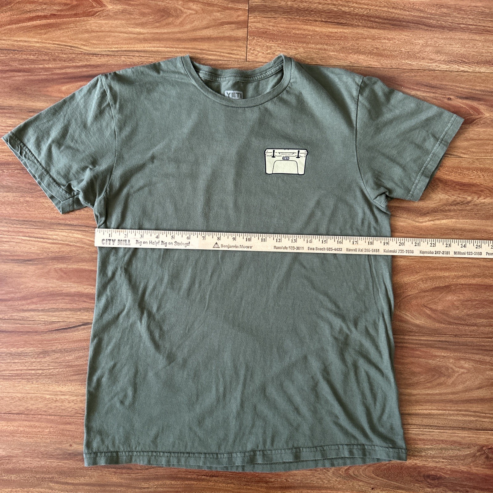 YETI Men’s Medium Short Sleeve T-Shirt 100% Cotton Green