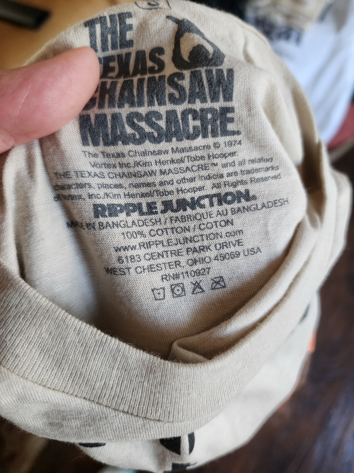 Hot Topic Authentic THE TEXAS CHAINSAW MASSACRE T-Shirt Men’s Size Small, NEW!!