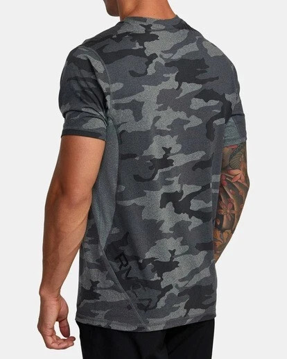 RVCA Sport Vent Performance Athletic Camo Crew Neck T-Shirt Sz M