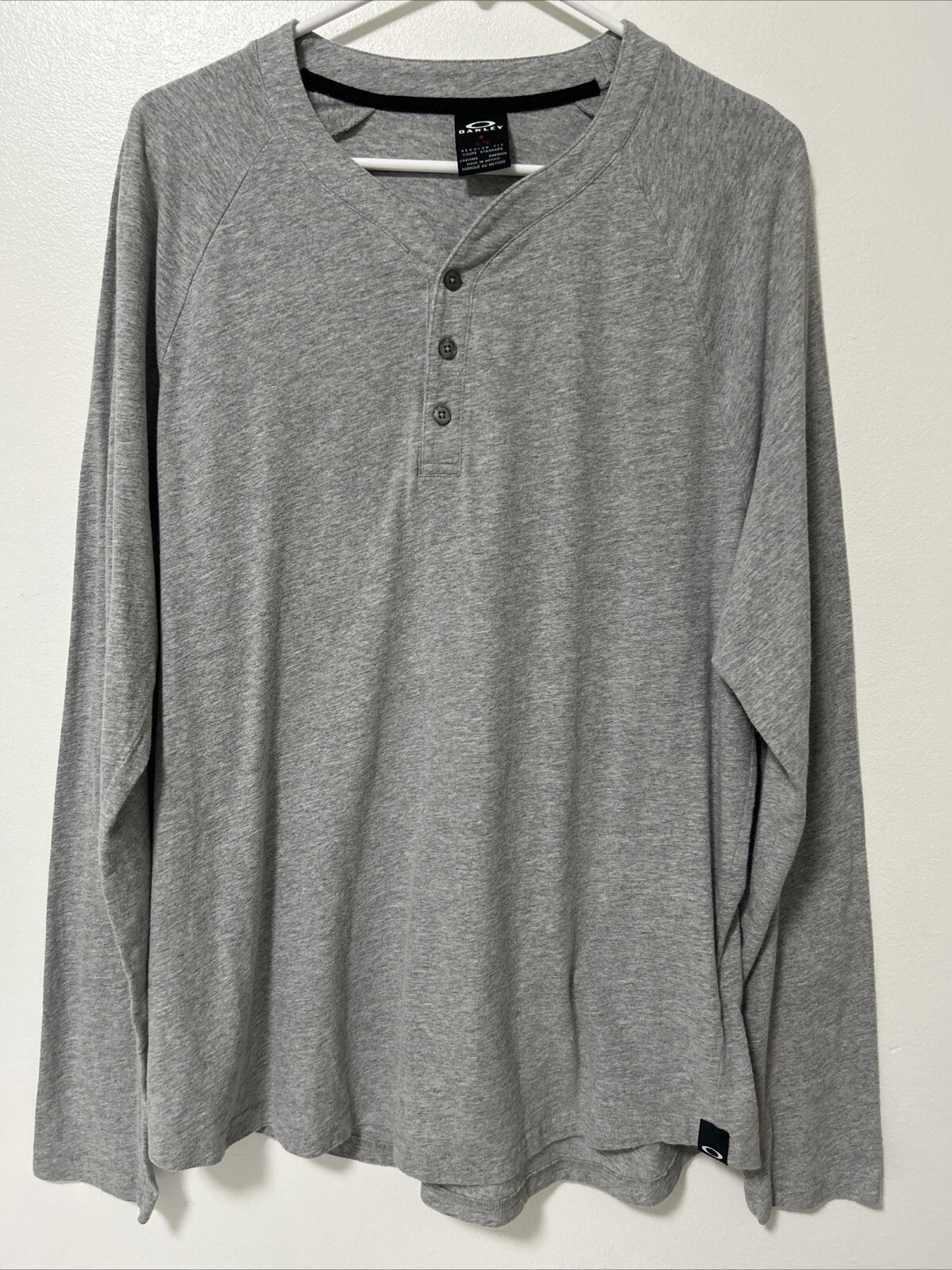 Oakley Henley Top Men Size XL Grey Long Sleeve Pull On