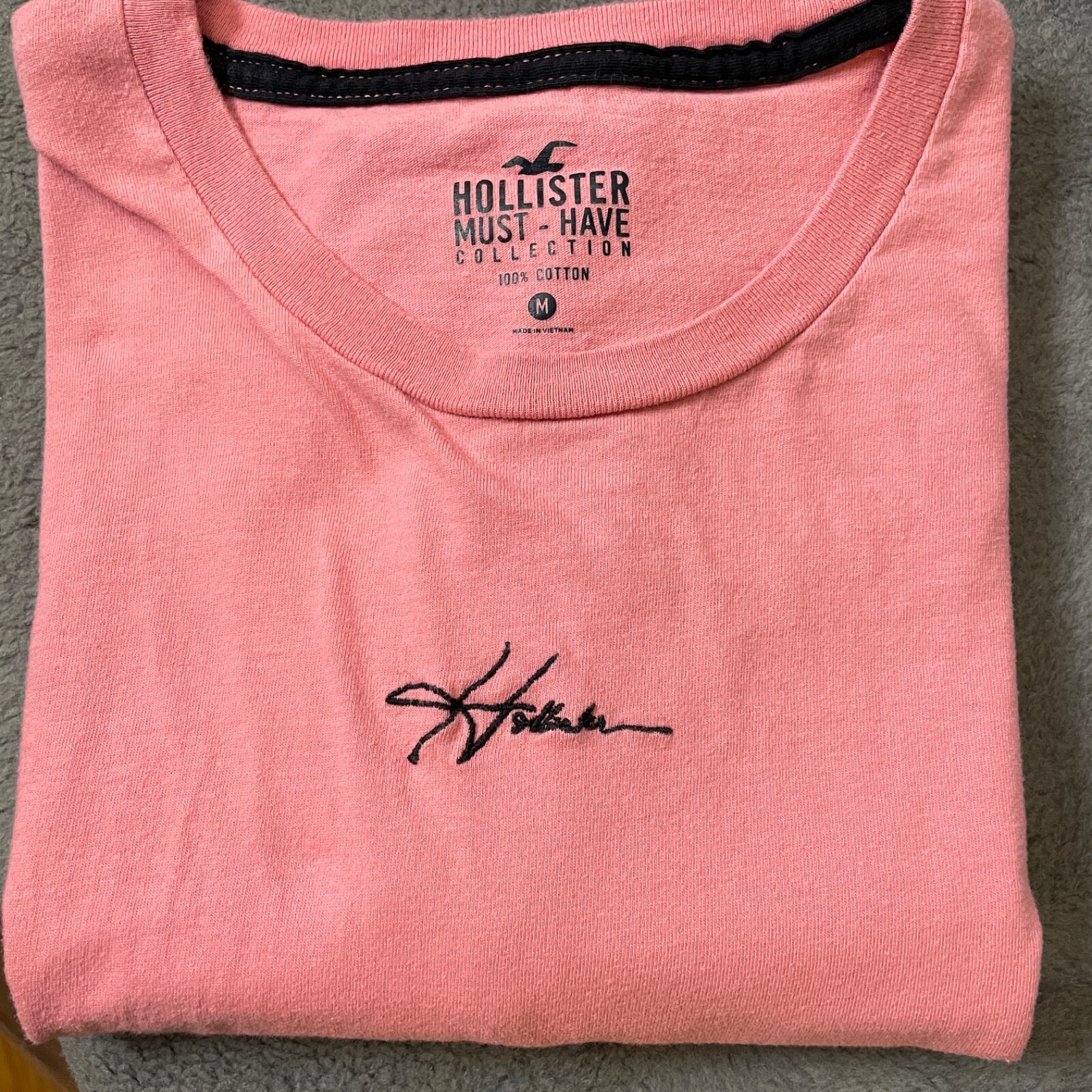 Hollister Must Have Collection TShirt Mens M Pink Coral Logo Text Short Sleeves