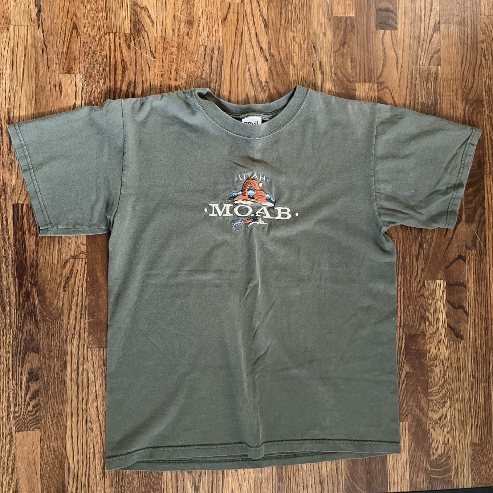 VINTAGE Utah Shirt Mens Medium Green National Parks Moab Arches Embroidered