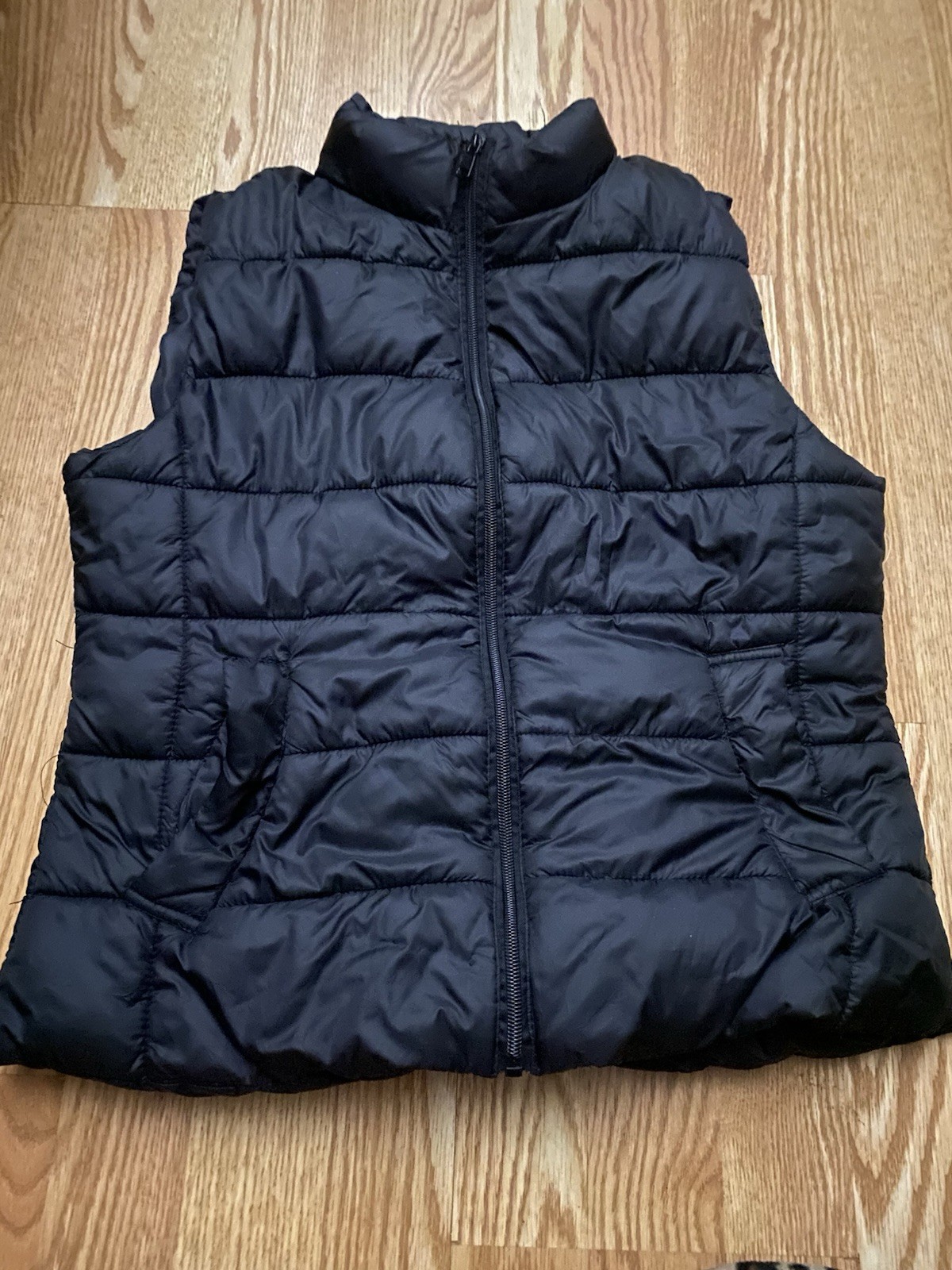 CLOSET CLEANOUT MAINLY A WOMENS MEDIUM