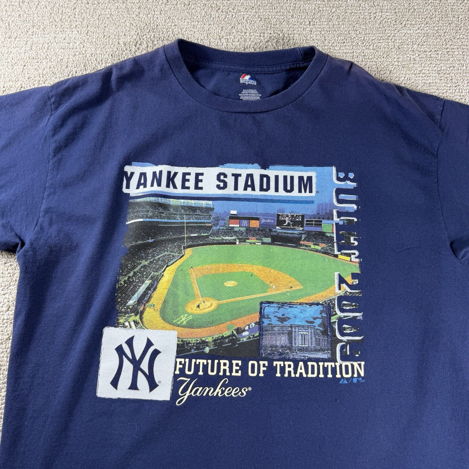 Majestic New York Yankees Stadium Logo Distressed T-Shirt Blue Men’s Size XL