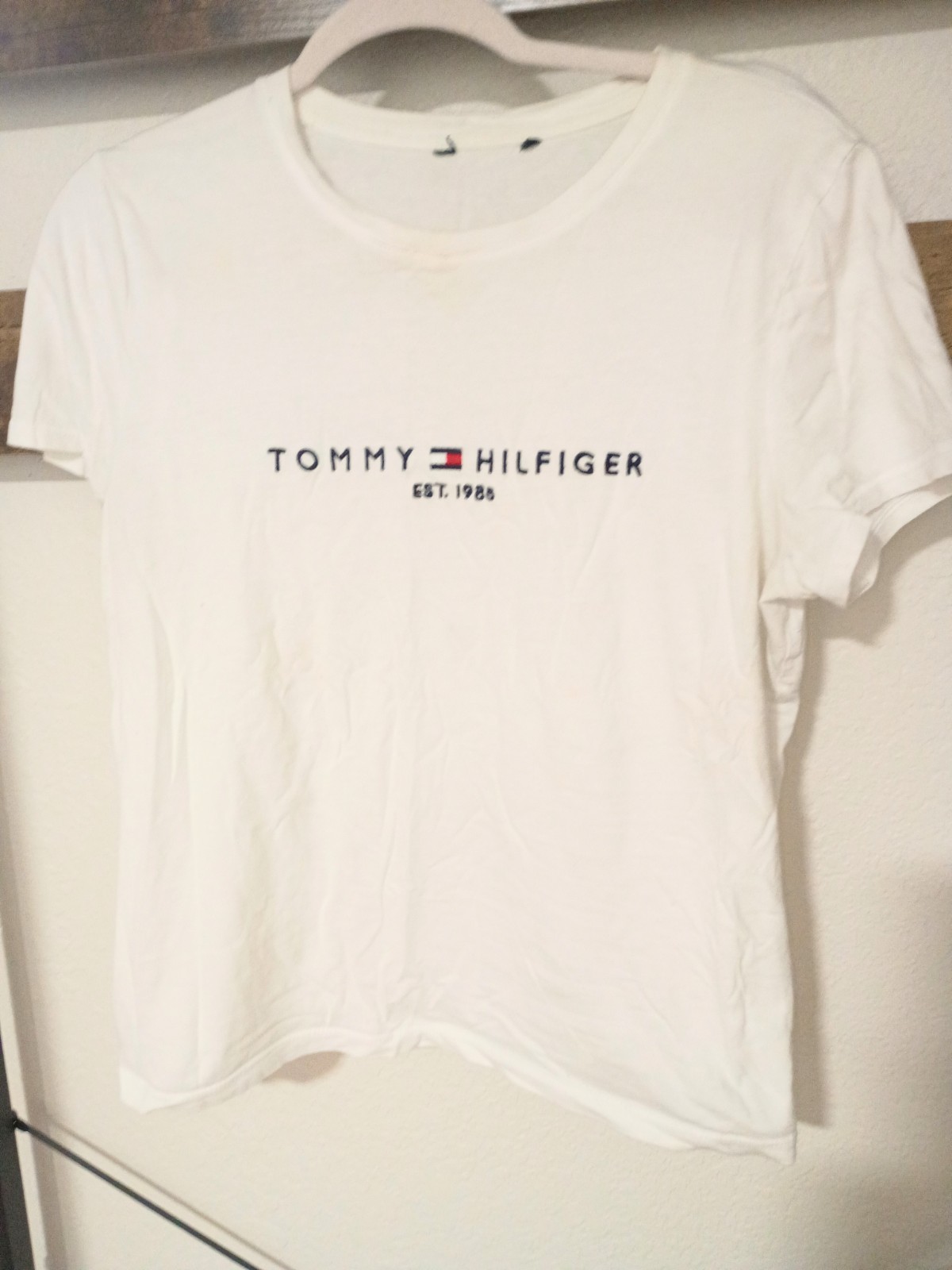 Vintage Tommy Hilfiger Women’s White Logo Tee