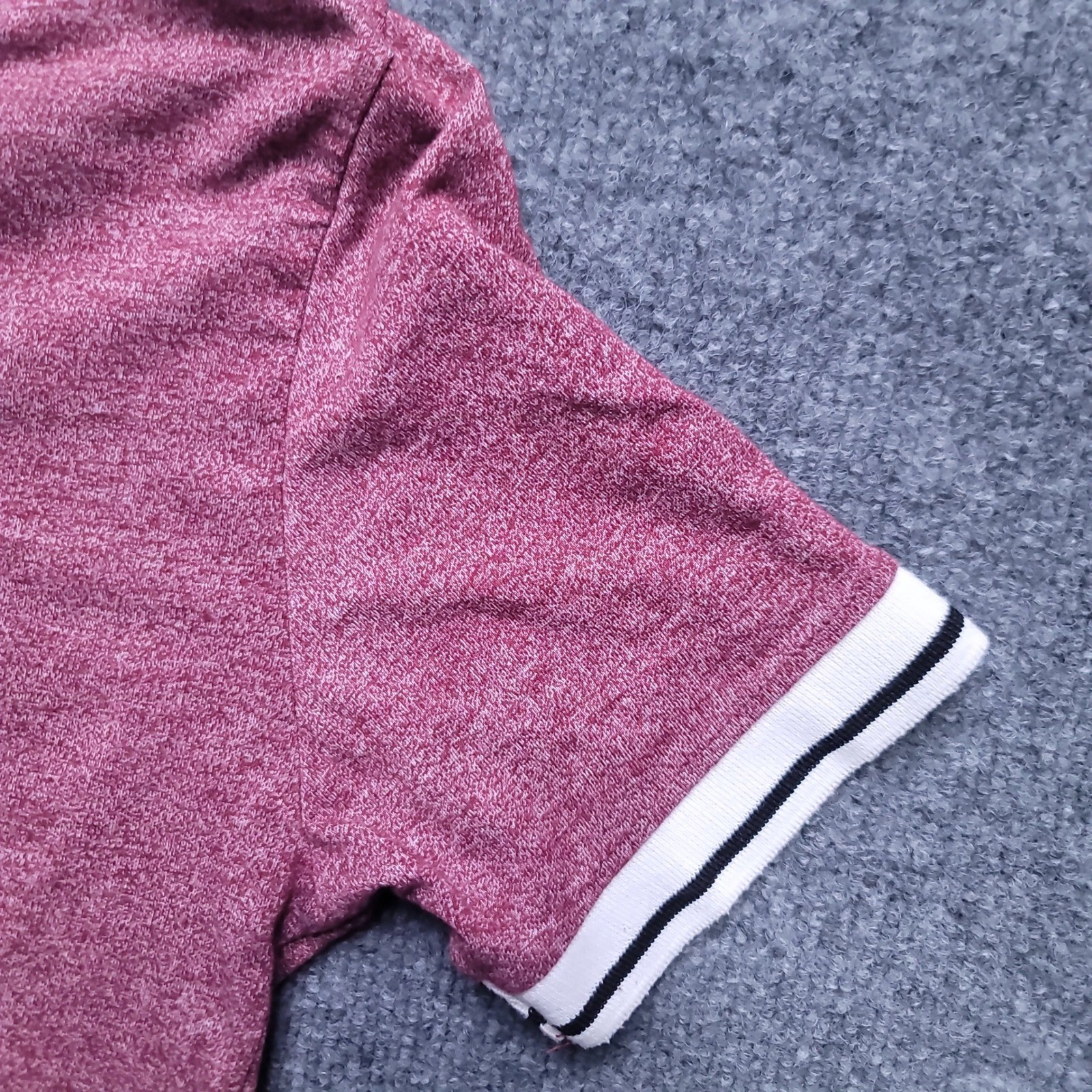 Massive T-Shirt Small Maroon Heathered V-Neck Contrast Trim Short Sleeve Tee