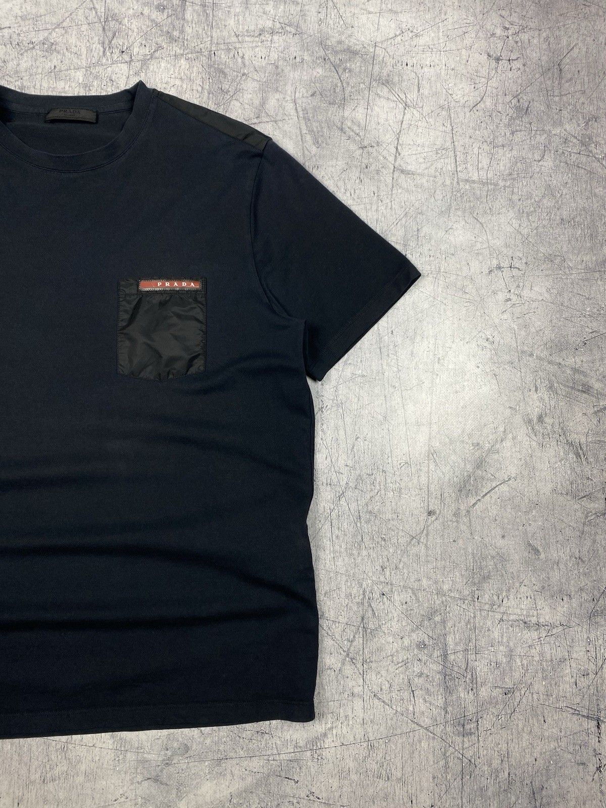 Prada Dark Navy Pocket T-Shirt Nylon Pocket Shoulder Panels Mens Size L Red Tab