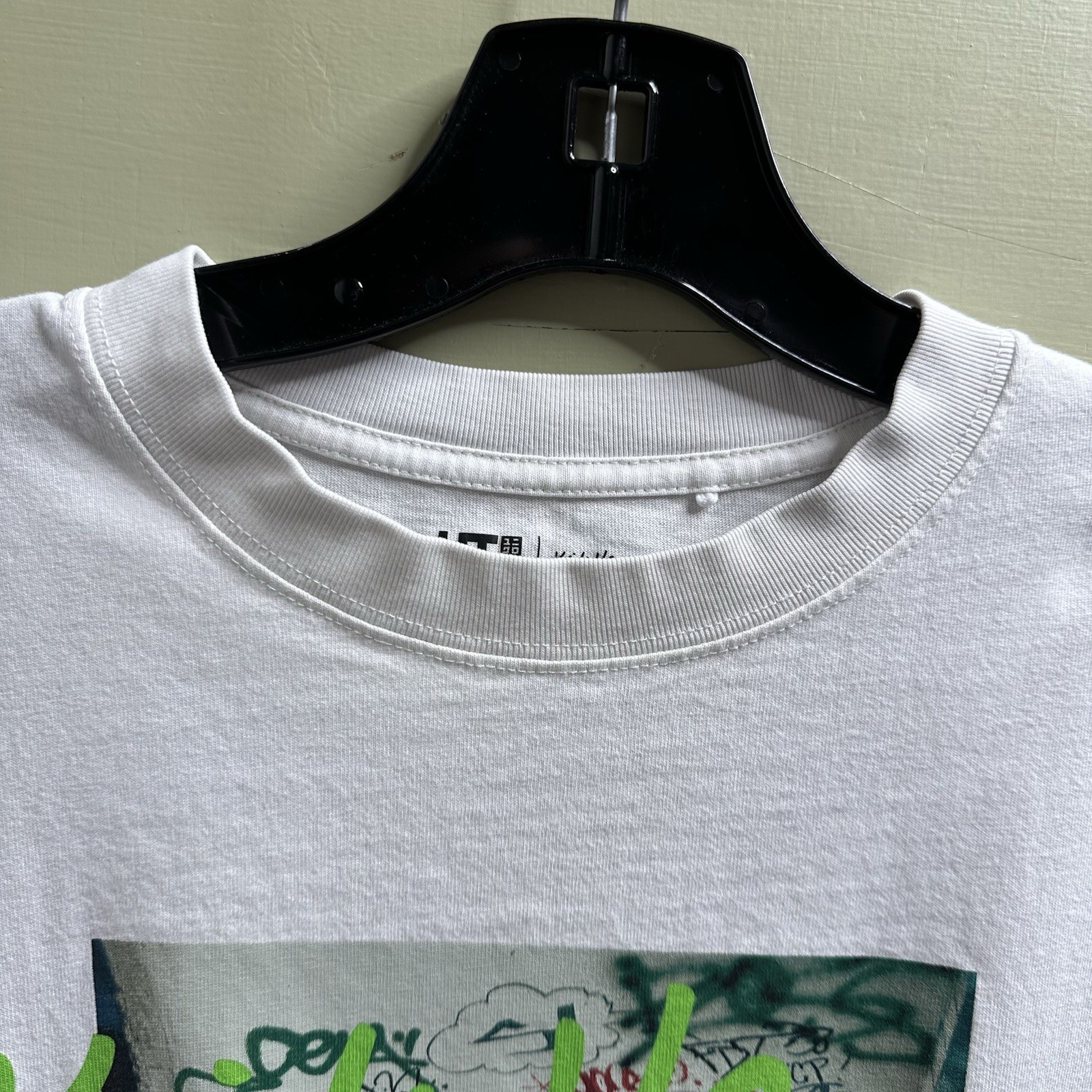 Uniqlo Keith Haring Art In Transit White Short Sleeve Graphic Shirt XS 19×24”