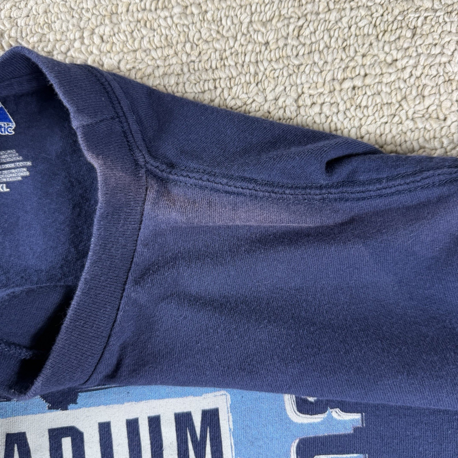 Majestic New York Yankees Stadium Logo Distressed T-Shirt Blue Men’s Size XL