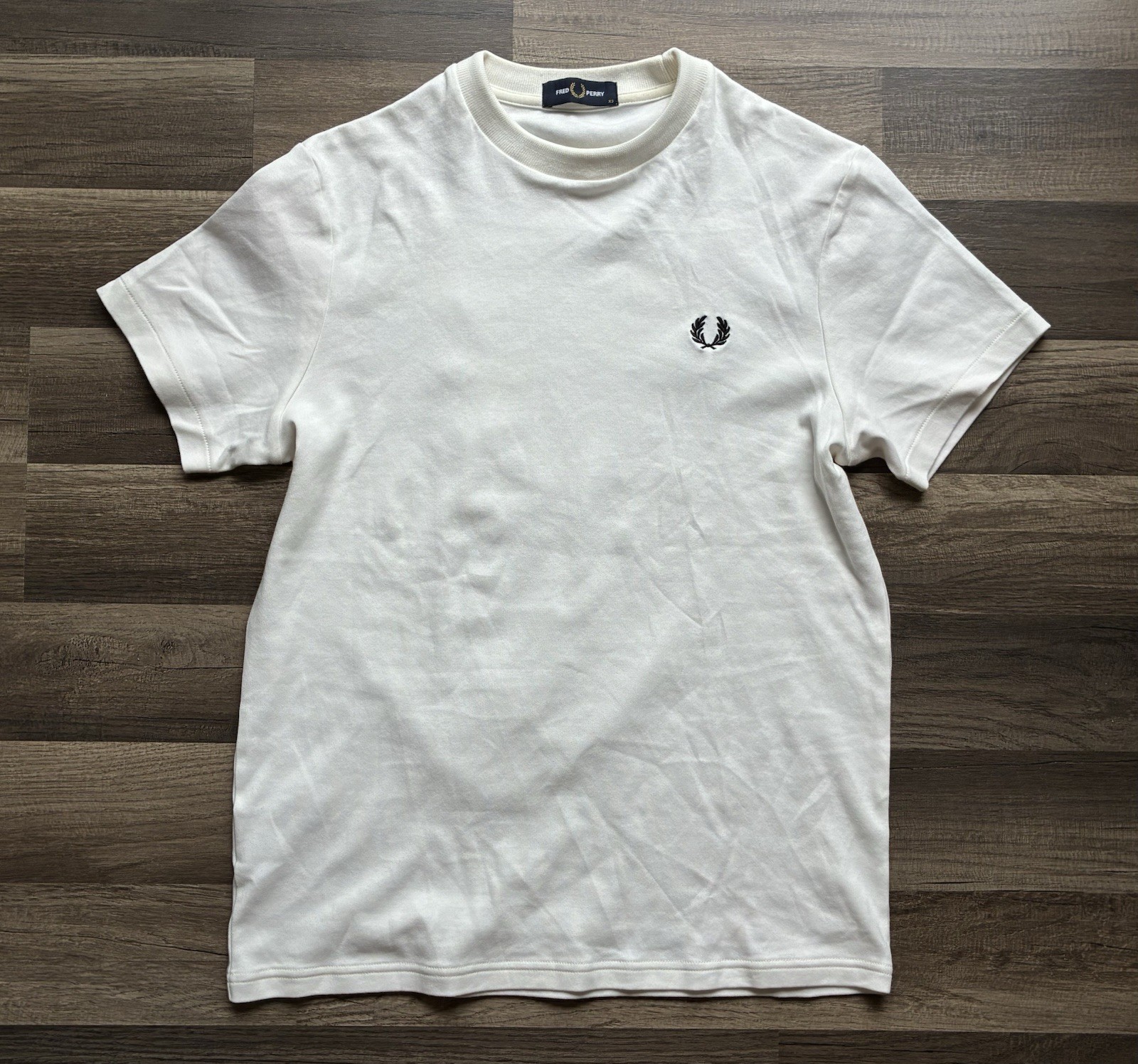 Fred Perry Laurel Graffic T-Shirt Men’s Sz XS Pristine EUC Ivory White