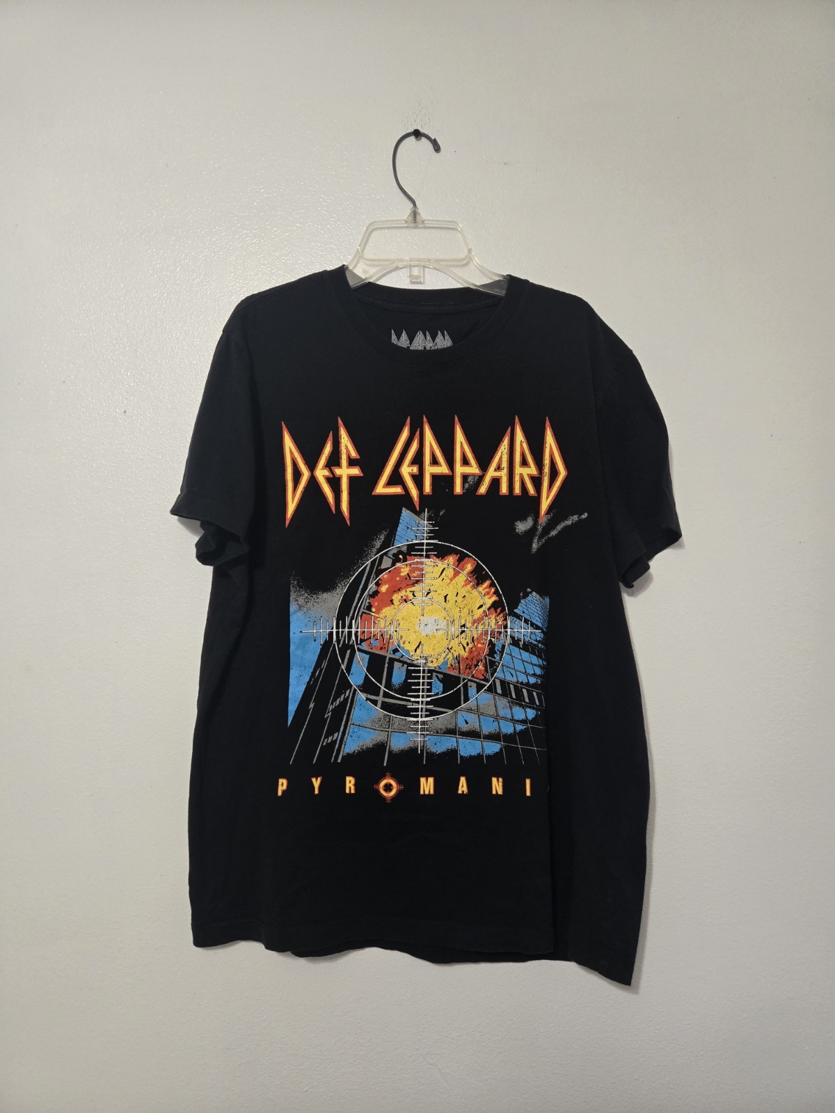 Def Leppard Pyromania Mens Graphic T Shirt Black Size Med Classic Rock Music 🎶