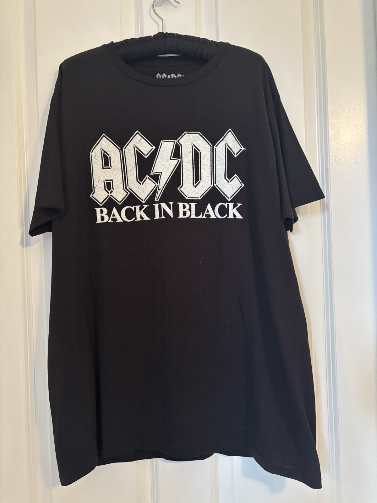 AC/DC – Men’s Black Tee with White Logo. Size L. Cotton.