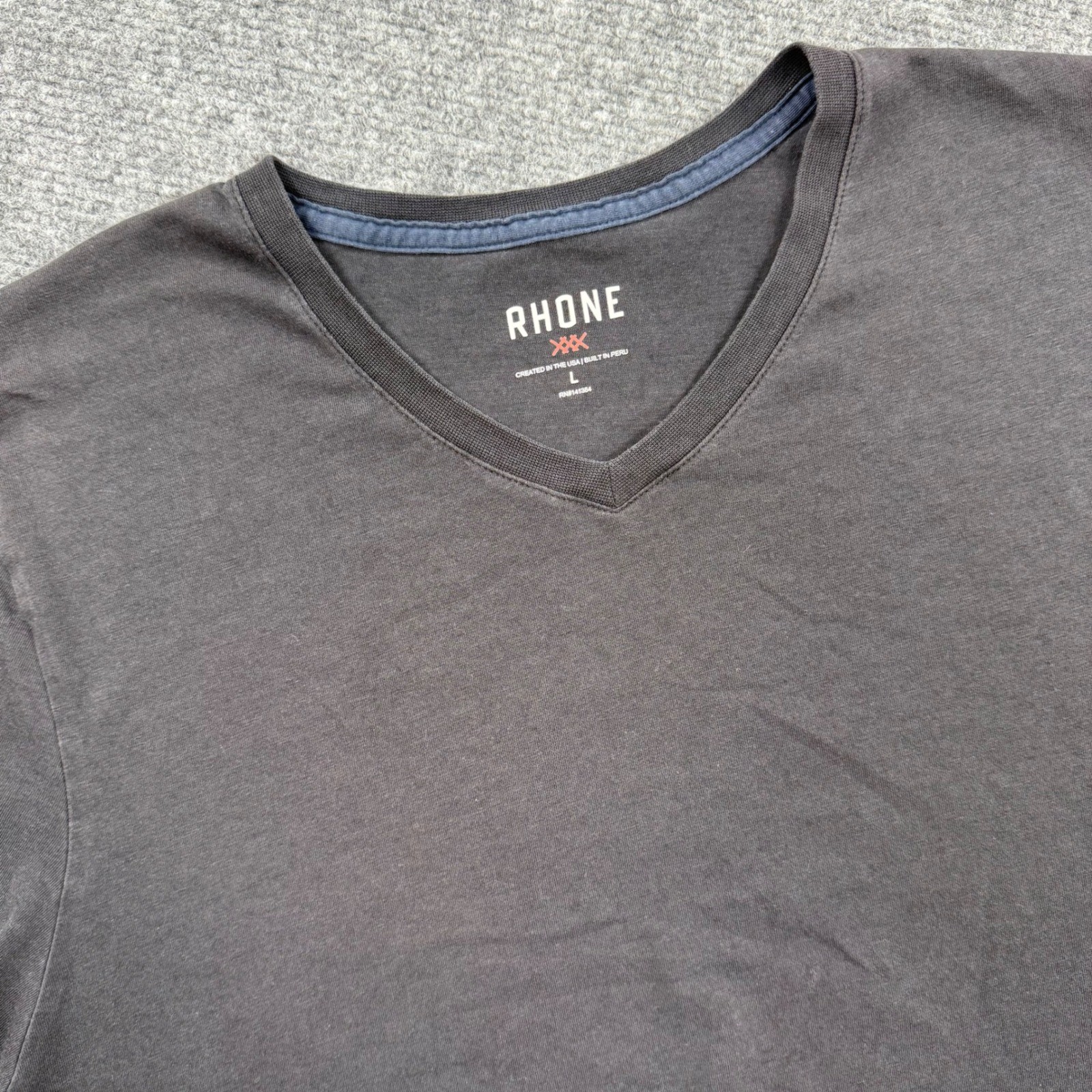 RHONE Mens V Neck T Shirt L Gray Cotton Polyester Spandex Short Sleeve Casual