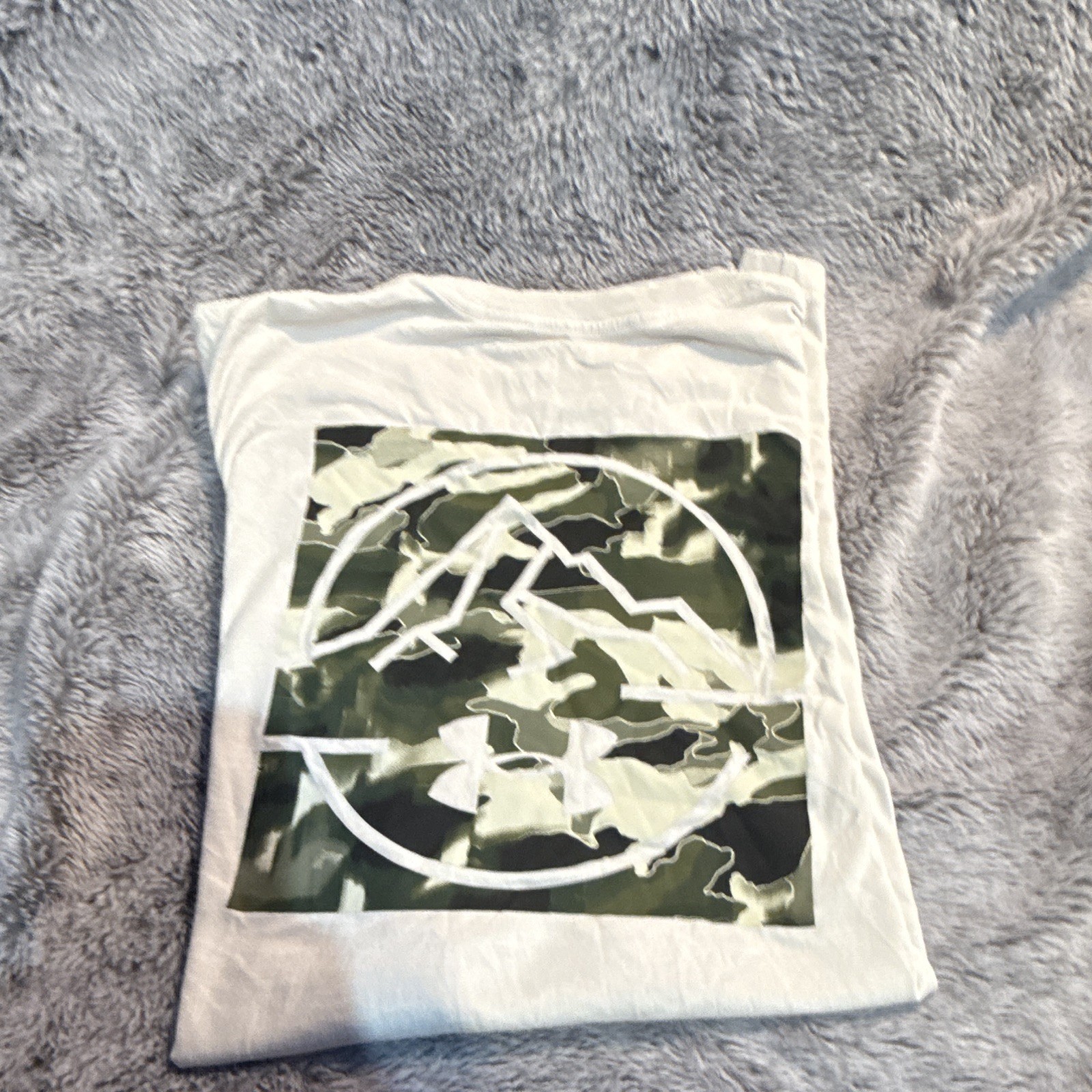 Under Armour White Graphic Camo Logo Tee Crew Neck Short Sleeve Men’s L Loose