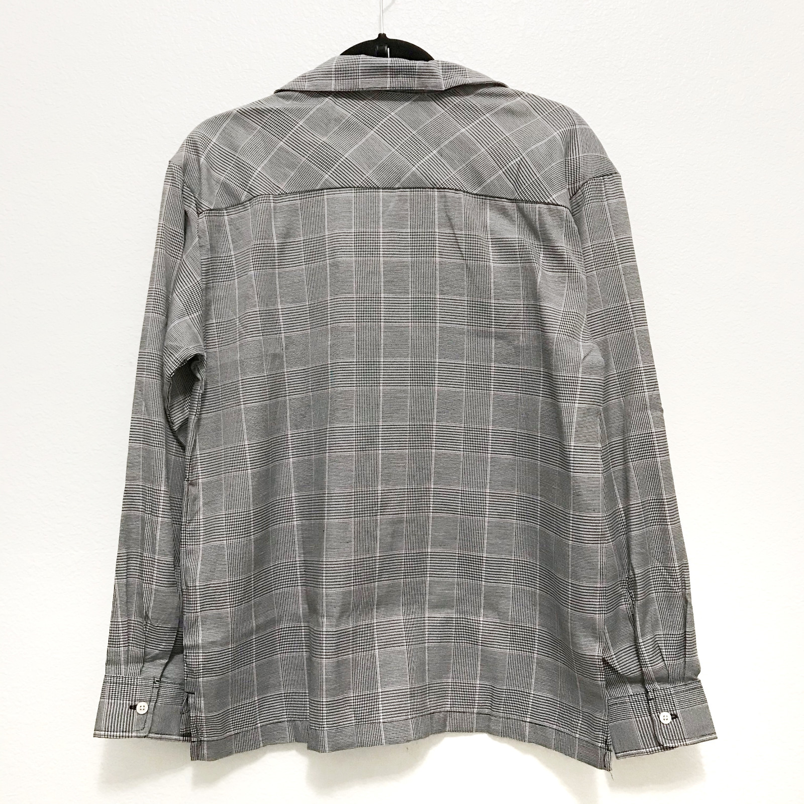 Halham, Mens Long Sleeve Gray and White Plaid Button Down Shirt, Medium