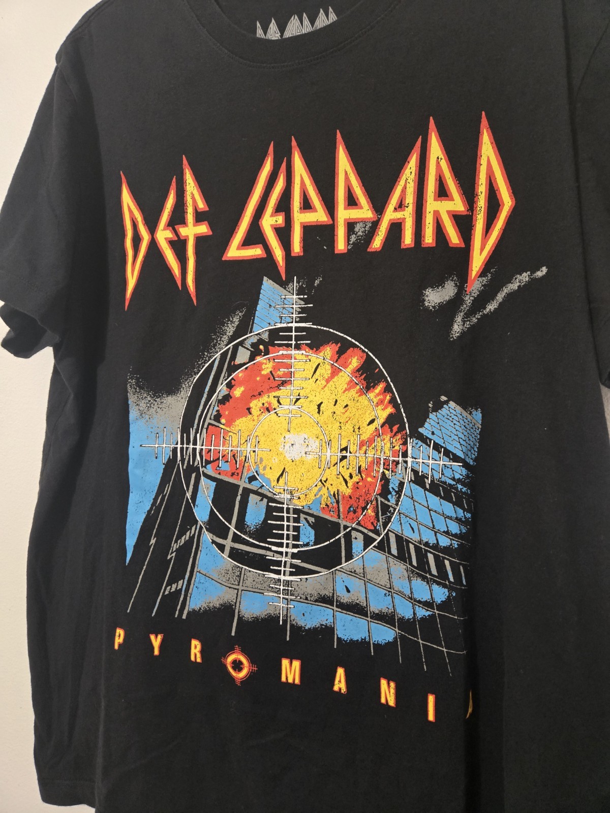Def Leppard Pyromania Mens Graphic T Shirt Black Size Med Classic Rock Music 🎶