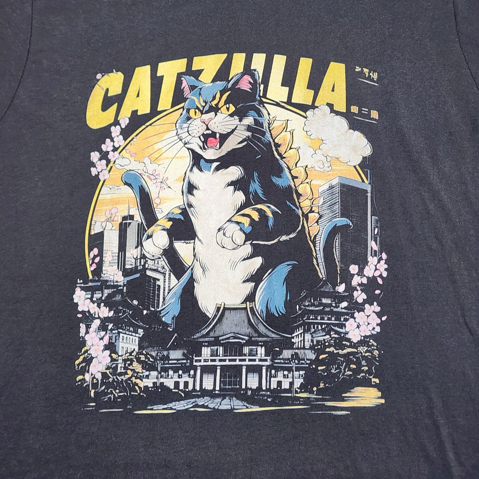 Catzilla T-Shirt – Cat Meets Godzilla Monster Funny Graphic Tee Women’s Size M