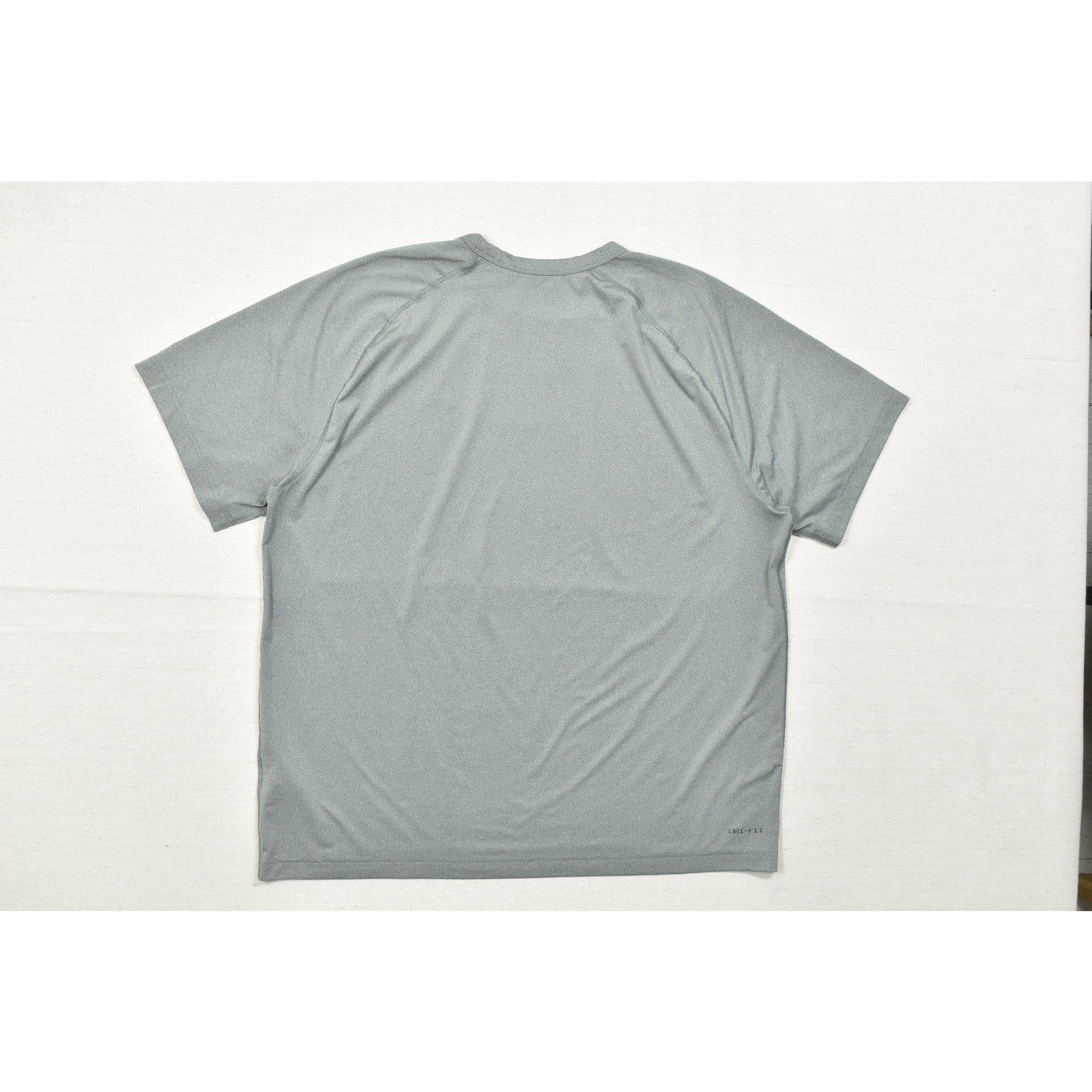 Nike Dri-Fit Men’s XL Gray Short Sleeve Training T-Shirt Activewear Performance