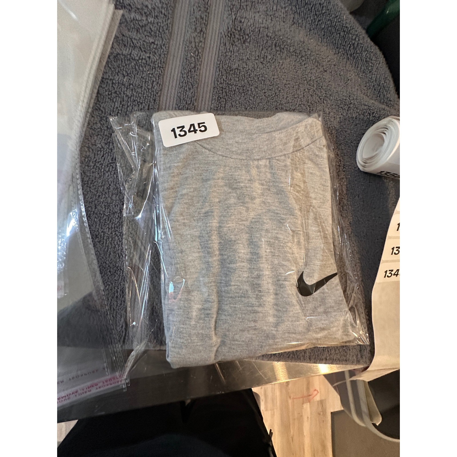 Nike Mens Short Sleeve Graphic T-Shirt Gray Heather Swoosh Logo Large