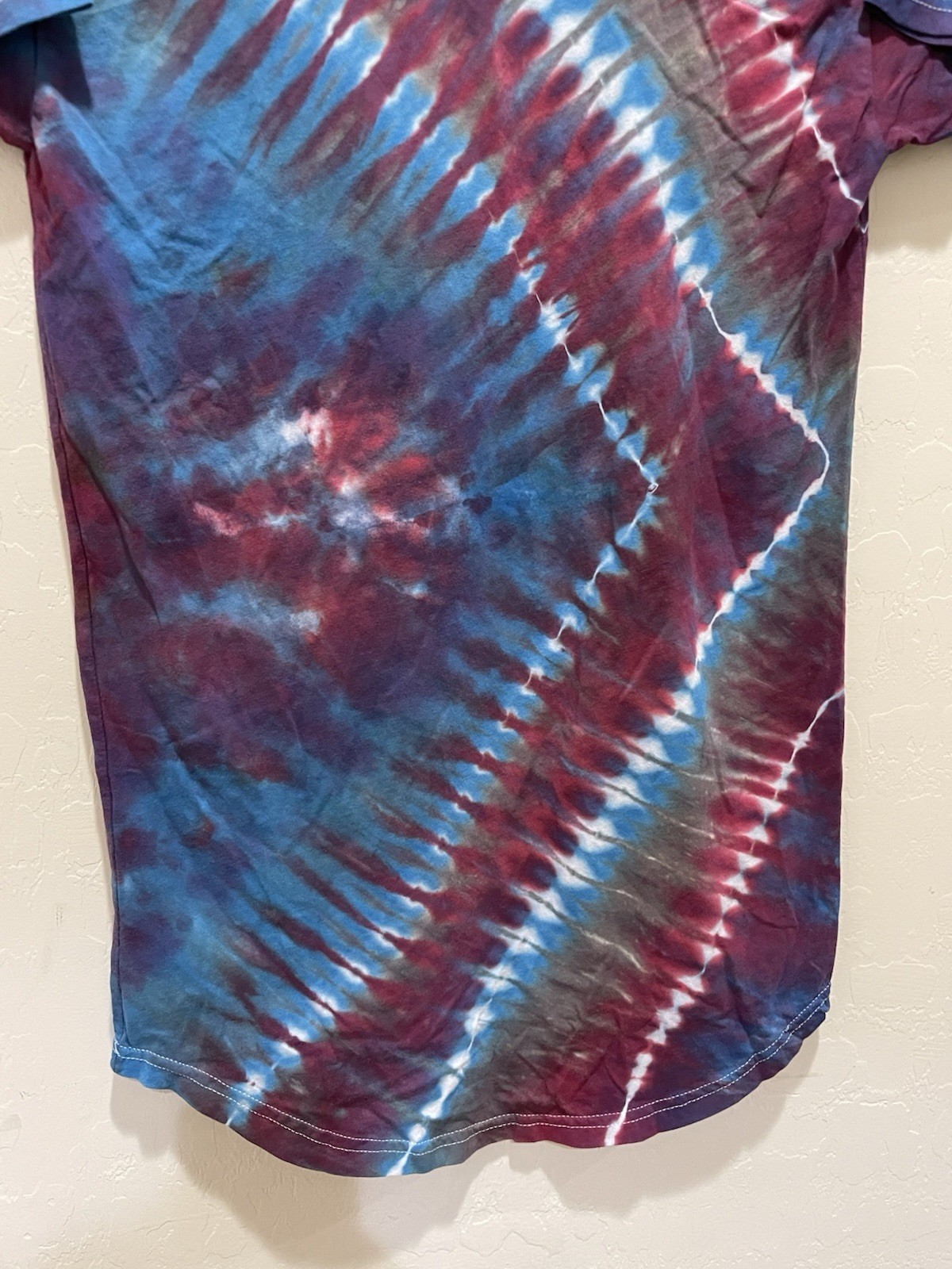 Canvas Multi-Colored Tye Tie Dyed Shirt Mens Medium Long Cut Reds PreOwned