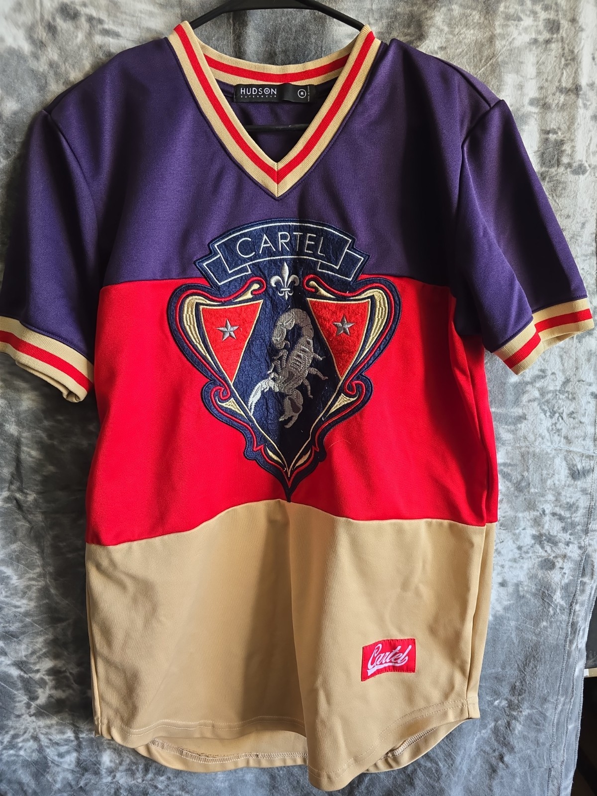 Hudson Outerwear Cartel Scorpion Jersey Mens M Purple Red y2k V-Neck