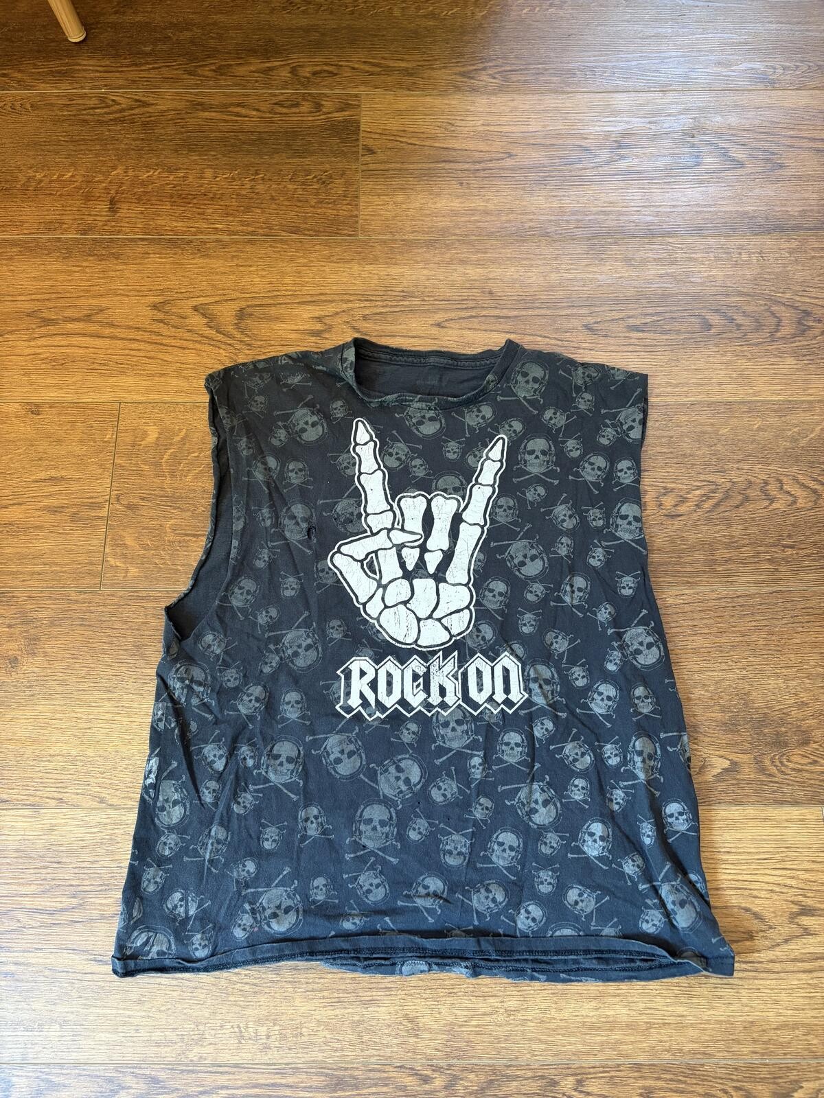 Vintage 00s y2k grunge Distressed “Rock On” Skeleton Skull Print Muscle Tee