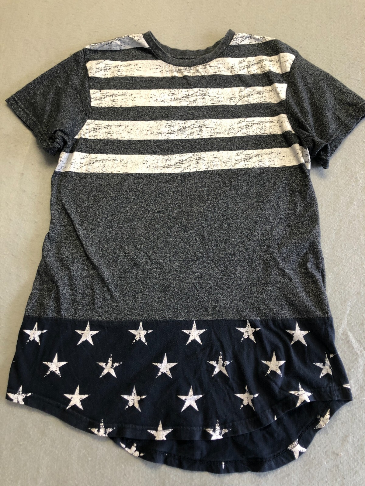 CSG Shirt Men’s Small Gray Stars and Stripe Curved Hem Tee