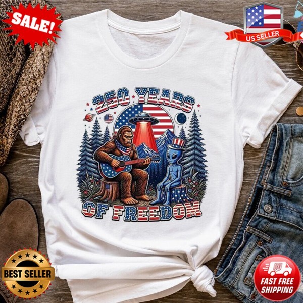 Patriotic Bigfoot Alien 250 Years of Freedom Bigfoot Plays Guitar T-Shirt S-5X