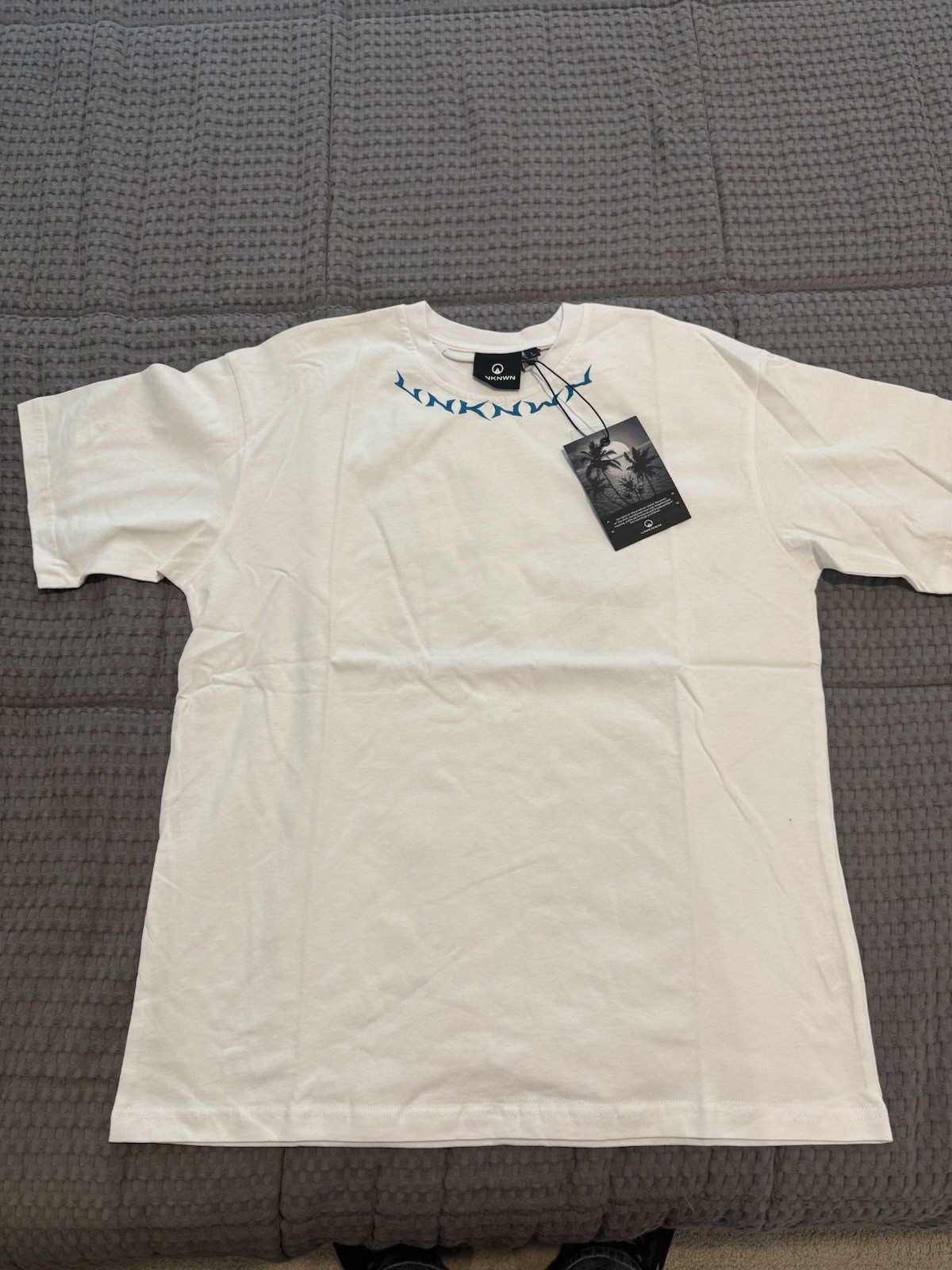 UNKNWN T-Shirt (LeBron James Brand) – Men’s Size L