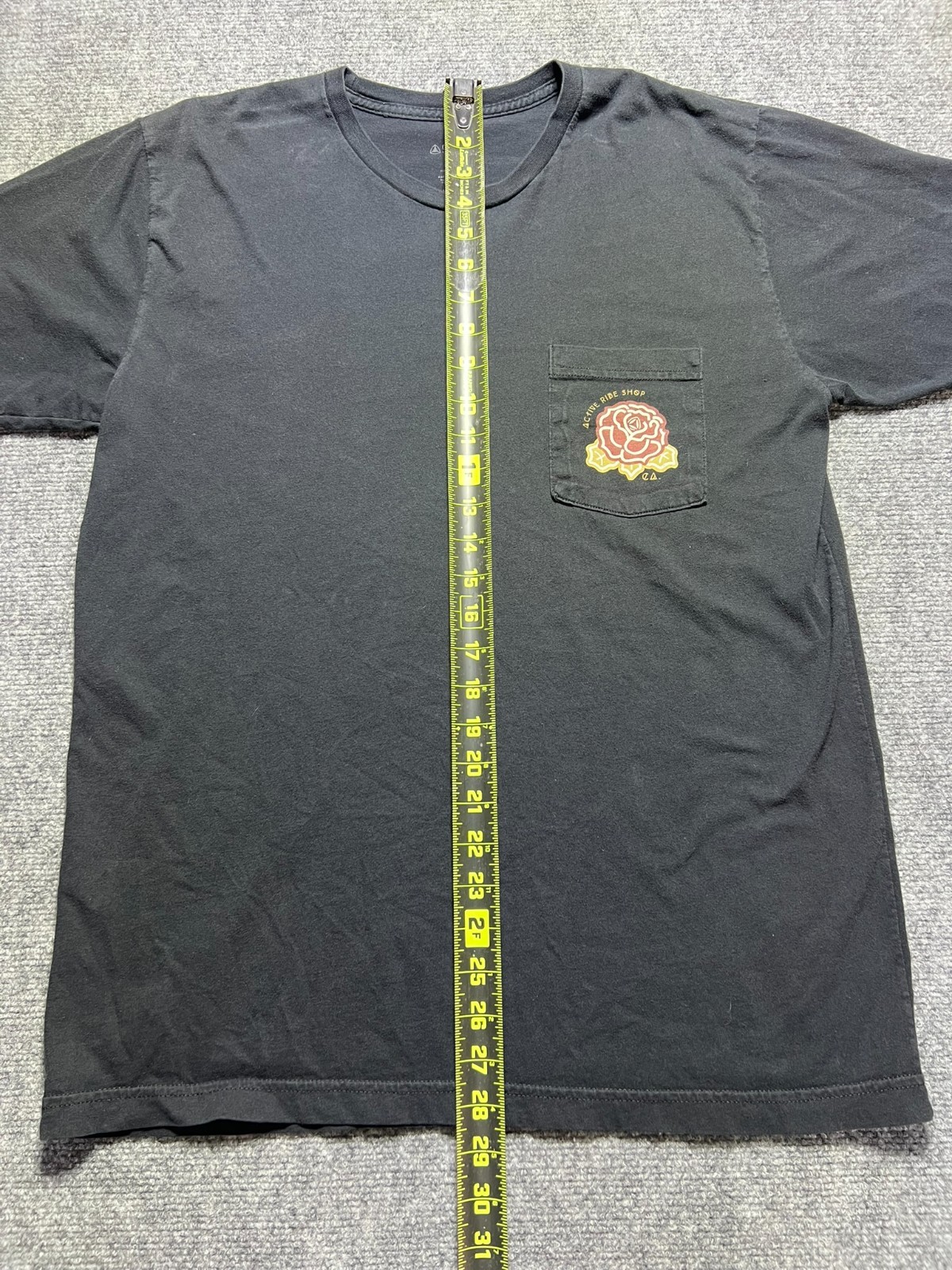 Mens LG Active T Shirt w/ front pocket & floral print on the pocket