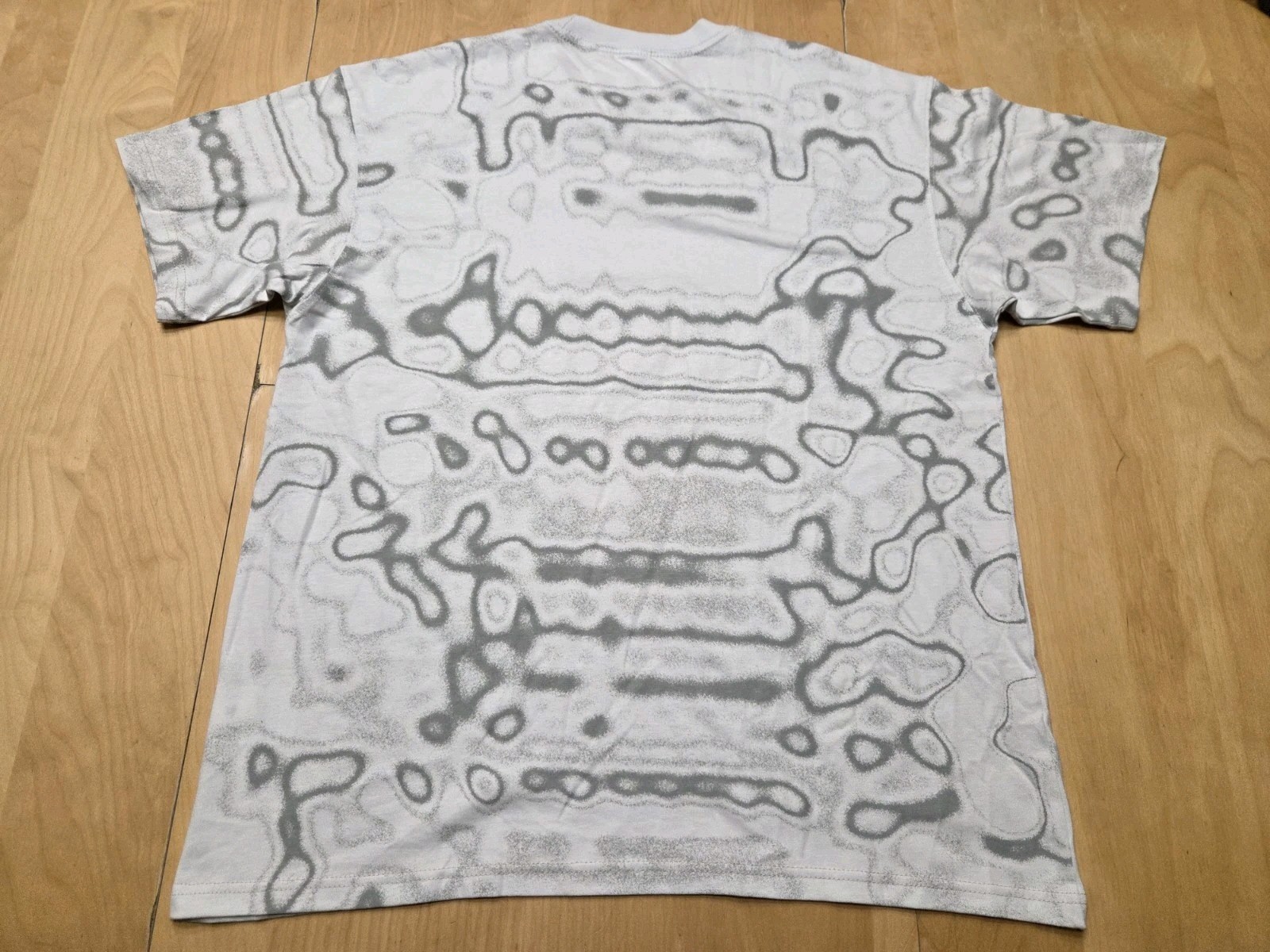 Nike All Over Print Abstract Graphic Shirt Mens Large Gray Loose Fit Swoosh NWT