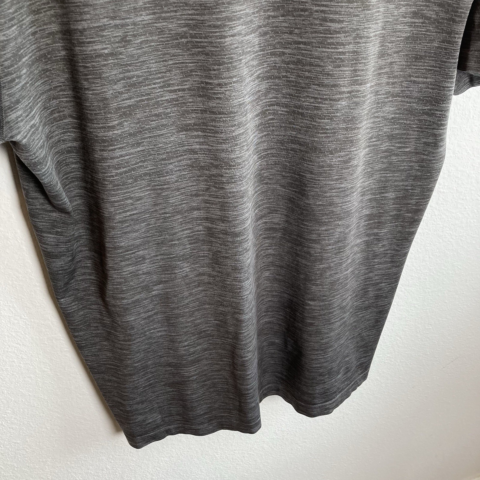 Rhone Reign Tech T-Shirt Mens M Gray Short Sleeve Workout Athletic Performance