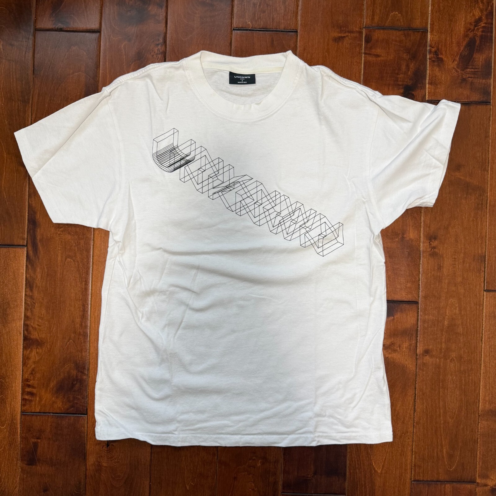 UNKNWN Graphic White T-Shirt Men’s Medium Abstract Design Minimalist Streetwear