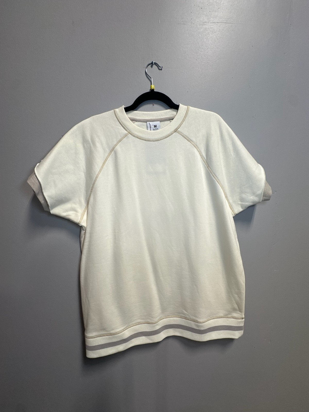 [CLOTHING SAMPLE] Men’s Champion Tee Cream Size: Medium New Without Tags