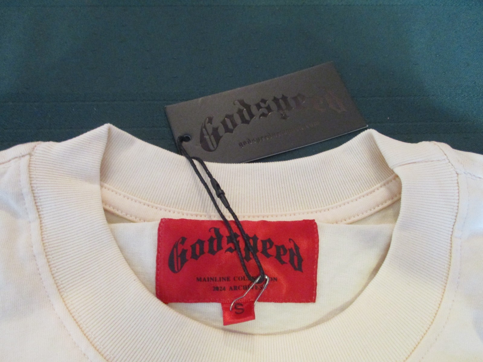 Godspeed Out of Many One Cream Tee Shirt Size Small NWT