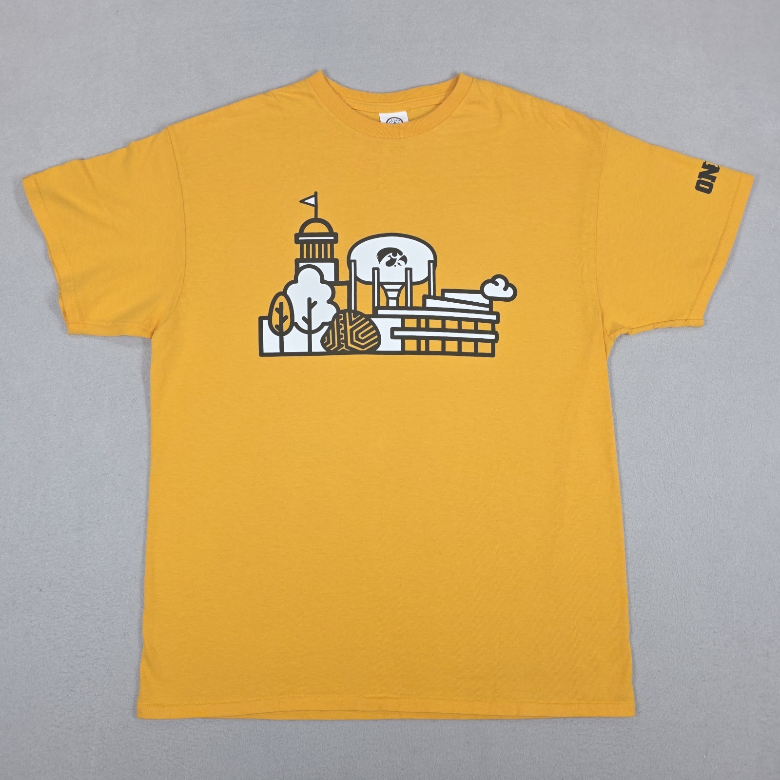 lowa Hawkeyes Landscape Shirt Men’s Large Yellow NCAA College Sports Logo City